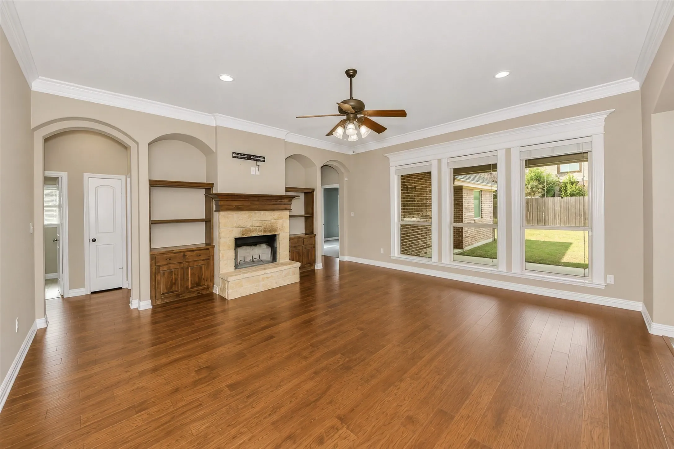 Single Family Residence For Sale in Parker County , 173 Whitetail Drive, Willow Park, Texas 76008, 4 Bedroom, 2 Bathroom, 2 Garage spaces, 2,053 Sqft, built in 2014, mls#21357682, Real Estate Agent in Willow Park, Homes For Sale in Parker county, Homes For Sale in Willow Park, Realtor in Willow Park Texas, Real Estate Brokerage Independent Realty Texas, Luminita Cordes Realtor