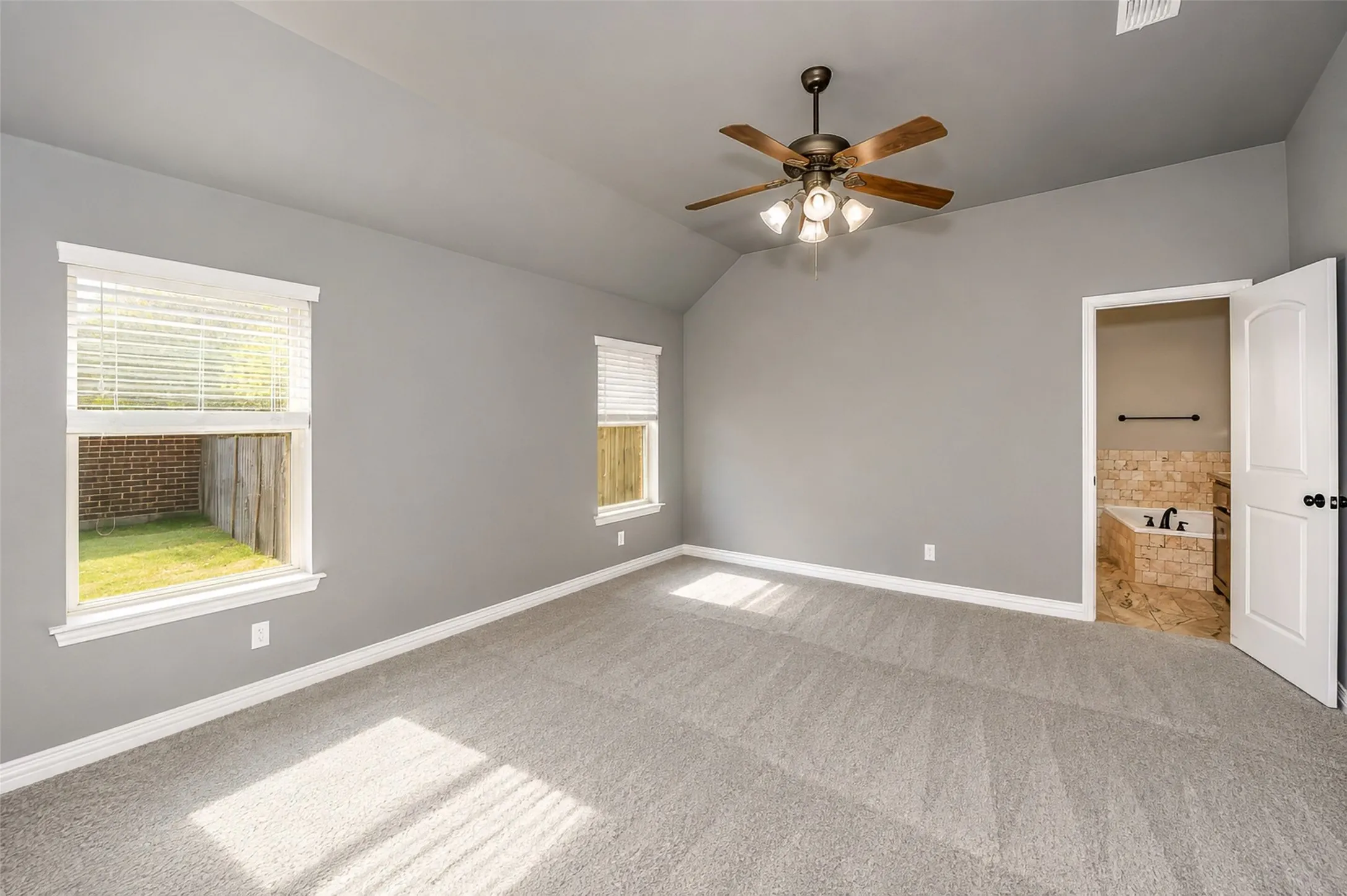 Single Family Residence For Sale in Parker County , 173 Whitetail Drive, Willow Park, Texas 76008, 4 Bedroom, 2 Bathroom, 2 Garage spaces, 2,053 Sqft, built in 2014, mls#21357682, Real Estate Agent in Willow Park, Homes For Sale in Parker county, Homes For Sale in Willow Park, Realtor in Willow Park Texas, Real Estate Brokerage Independent Realty Texas, Luminita Cordes Realtor