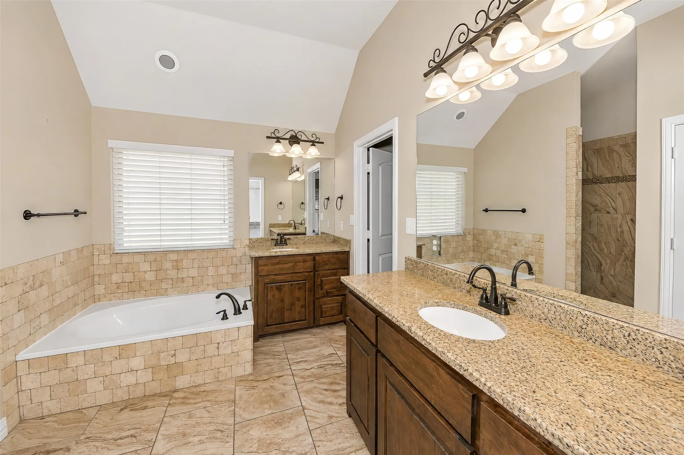Single Family Residence For Sale in Parker County , 173 Whitetail Drive, Willow Park, Texas 76008, 4 Bedroom, 2 Bathroom, 2 Garage spaces, 2,053 Sqft, built in 2014, mls#21357682, Real Estate Agent in Willow Park, Homes For Sale in Parker county, Homes For Sale in Willow Park, Realtor in Willow Park Texas, Real Estate Brokerage Independent Realty Texas, Luminita Cordes Realtor