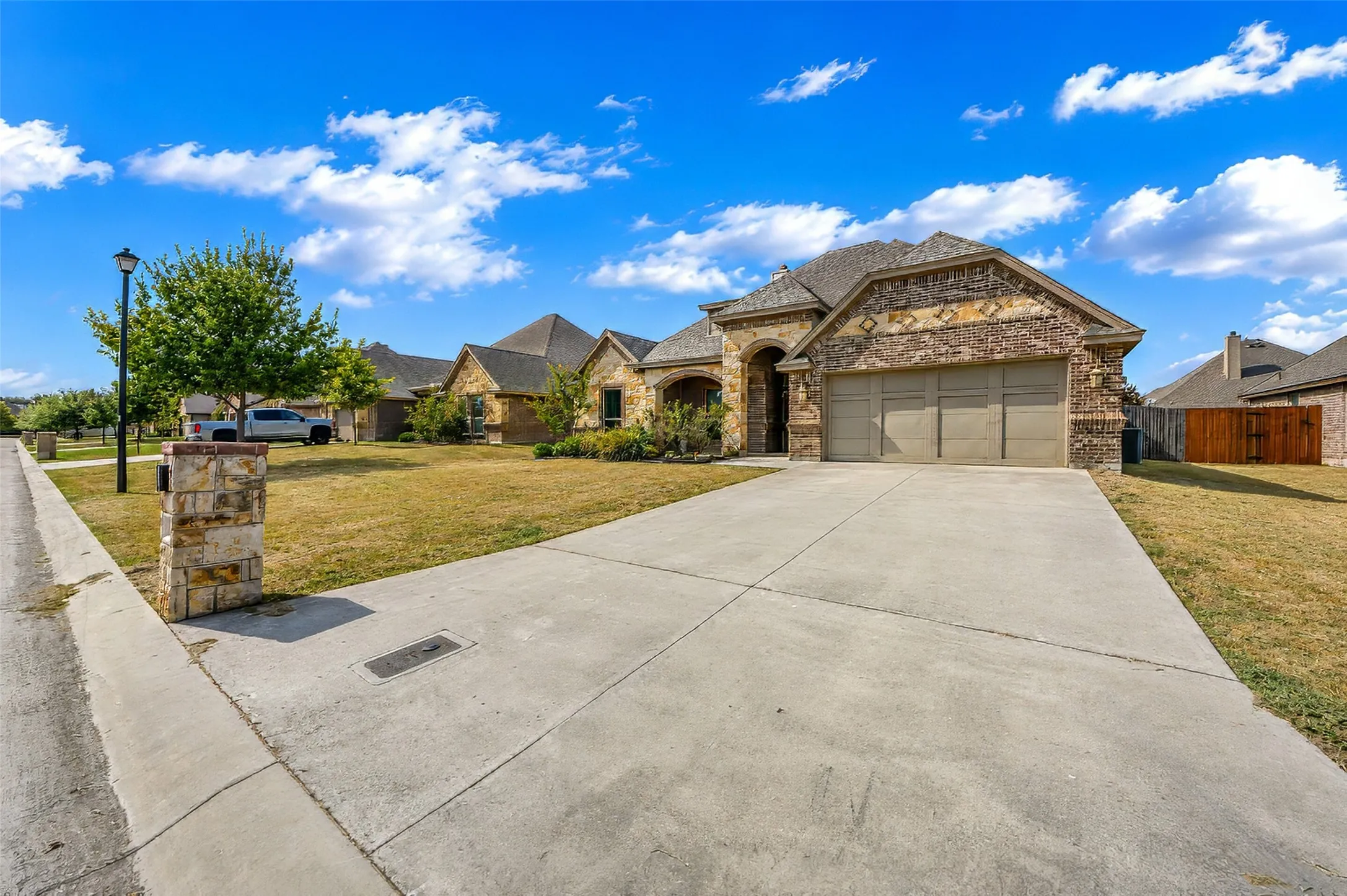 Single Family Residence For Sale in Parker County , 173 Whitetail Drive, Willow Park, Texas 76008, 4 Bedroom, 2 Bathroom, 2 Garage spaces, 2,053 Sqft, built in 2014, mls#21357682, Real Estate Agent in Willow Park, Homes For Sale in Parker county, Homes For Sale in Willow Park, Realtor in Willow Park Texas, Real Estate Brokerage Independent Realty Texas, Luminita Cordes Realtor