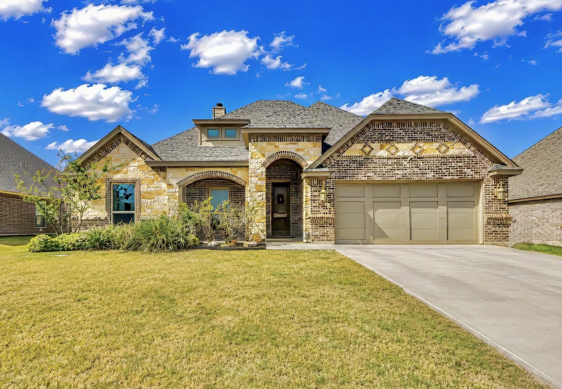 Single Family Residence For Sale in Parker County , 173 Whitetail Drive, Willow Park, Texas 76008, 4 Bedroom, 2 Bathroom, 2 Garage spaces, 2,053 Sqft, built in 2014, mls#21357682, Real Estate Agent in Willow Park, Homes For Sale in Parker county, Homes For Sale in Willow Park, Realtor in Willow Park Texas, Real Estate Brokerage Independent Realty Texas, Luminita Cordes Realtor
