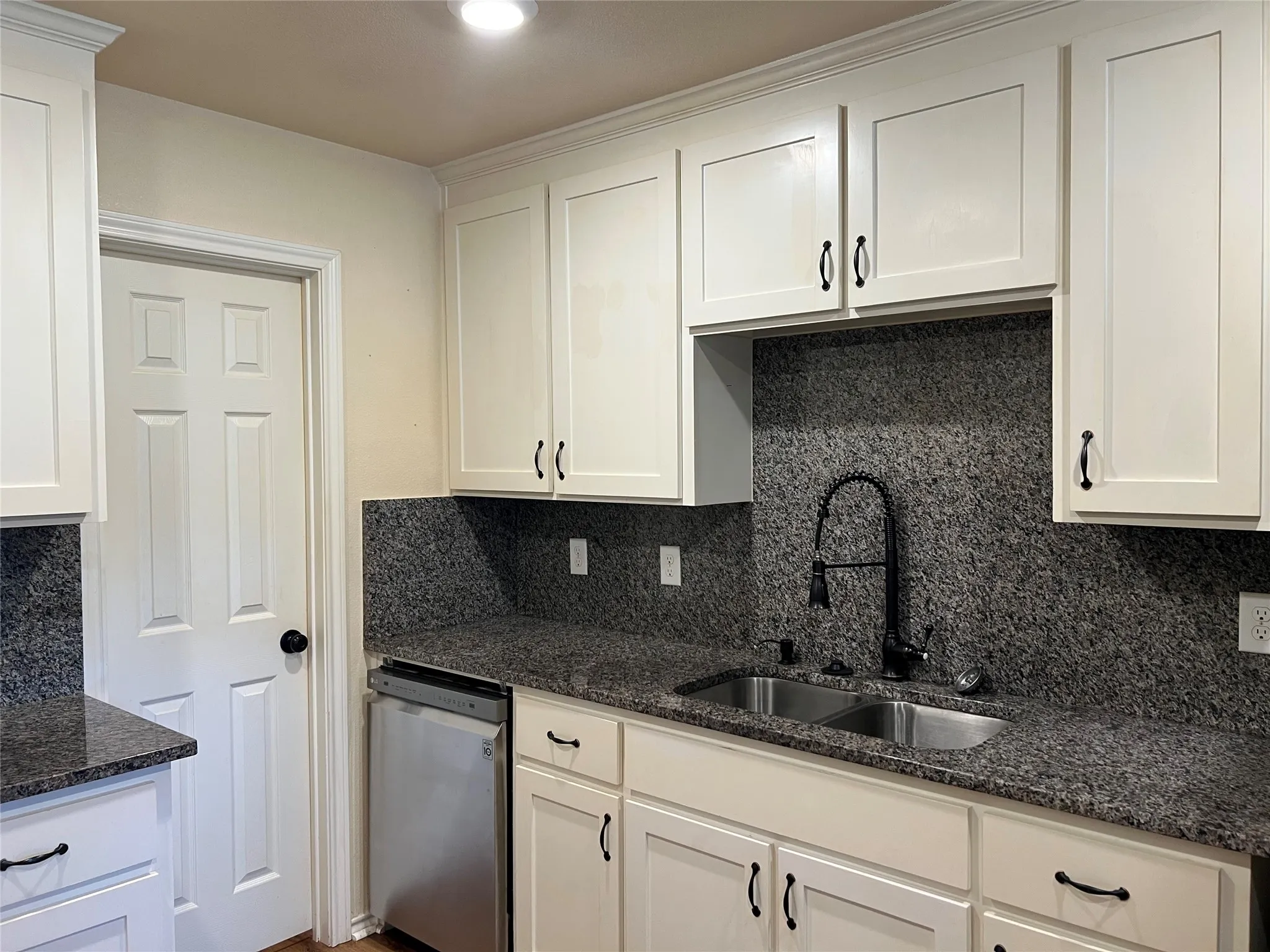 Single Family Residence For Sale in Hill County , 157 Hcr 2119, Whitney, Texas 76692, 3 Bedroom, 2 Bathroom, 2 Garage spaces, 1,436 Sqft, built in 2021, mls#21369427, Real Estate Agent in Whitney, Homes For Sale in Hill county, Homes For Sale in Whitney, Realtor in Whitney Texas, Real Estate Brokerage Independent Realty Texas, Luminita Cordes Realtor