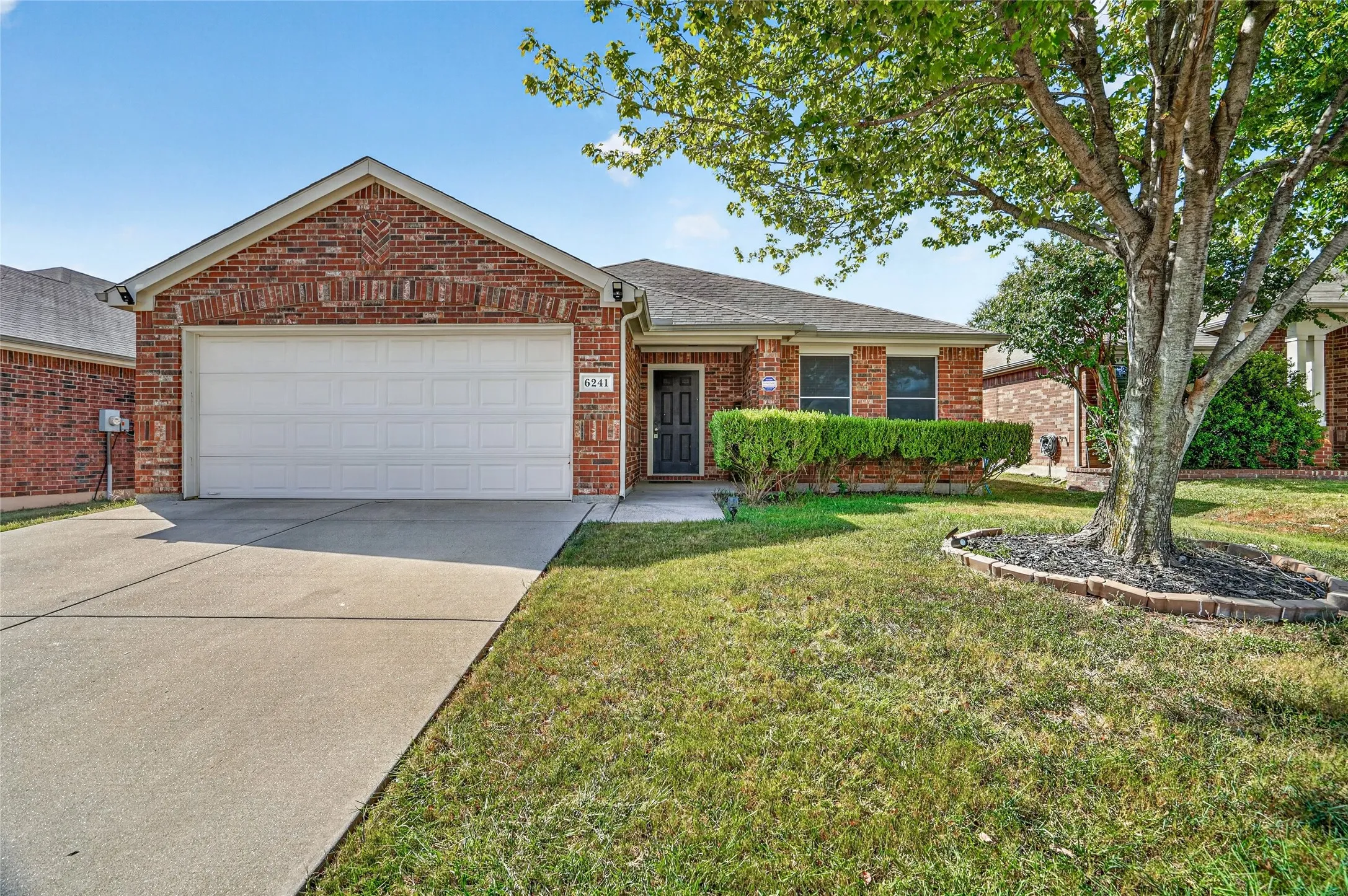 Single Family Residence For Rent in Tarrant County , 6241 Trinity Creek Drive, Fort Worth, Texas 76179, 3 Bedroom, 2 Bathroom, 2 Garage spaces, 1,290 Sqft, built in 2006, mls#21369448, Real Estate Agent in Fort Worth, Homes For Rent in Tarrant county, Homes For Rent in Fort Worth, Realtor in Fort Worth Texas, Real Estate Brokerage Independent Realty Texas, Luminita Cordes Realtor