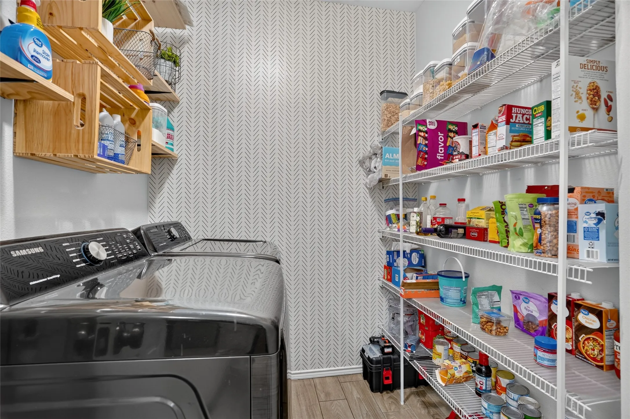 Single Family Residence For Rent in Tarrant County , 6241 Trinity Creek Drive, Fort Worth, Texas 76179, 3 Bedroom, 2 Bathroom, 2 Garage spaces, 1,290 Sqft, built in 2006, mls#21369448, Real Estate Agent in Fort Worth, Homes For Rent in Tarrant county, Homes For Rent in Fort Worth, Realtor in Fort Worth Texas, Real Estate Brokerage Independent Realty Texas, Luminita Cordes Realtor