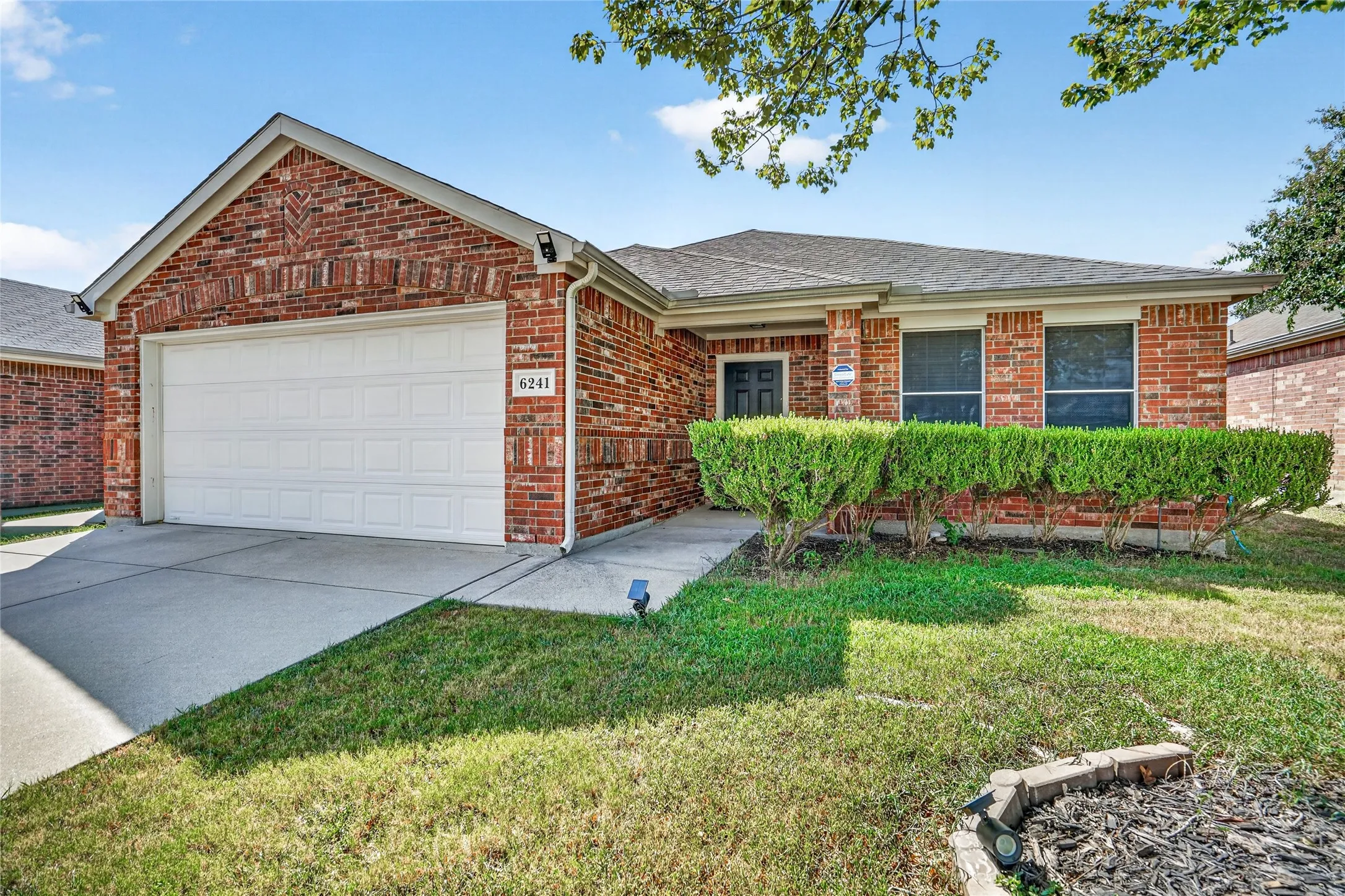 Single Family Residence For Rent in Tarrant County , 6241 Trinity Creek Drive, Fort Worth, Texas 76179, 3 Bedroom, 2 Bathroom, 2 Garage spaces, 1,290 Sqft, built in 2006, mls#21369448, Real Estate Agent in Fort Worth, Homes For Rent in Tarrant county, Homes For Rent in Fort Worth, Realtor in Fort Worth Texas, Real Estate Brokerage Independent Realty Texas, Luminita Cordes Realtor