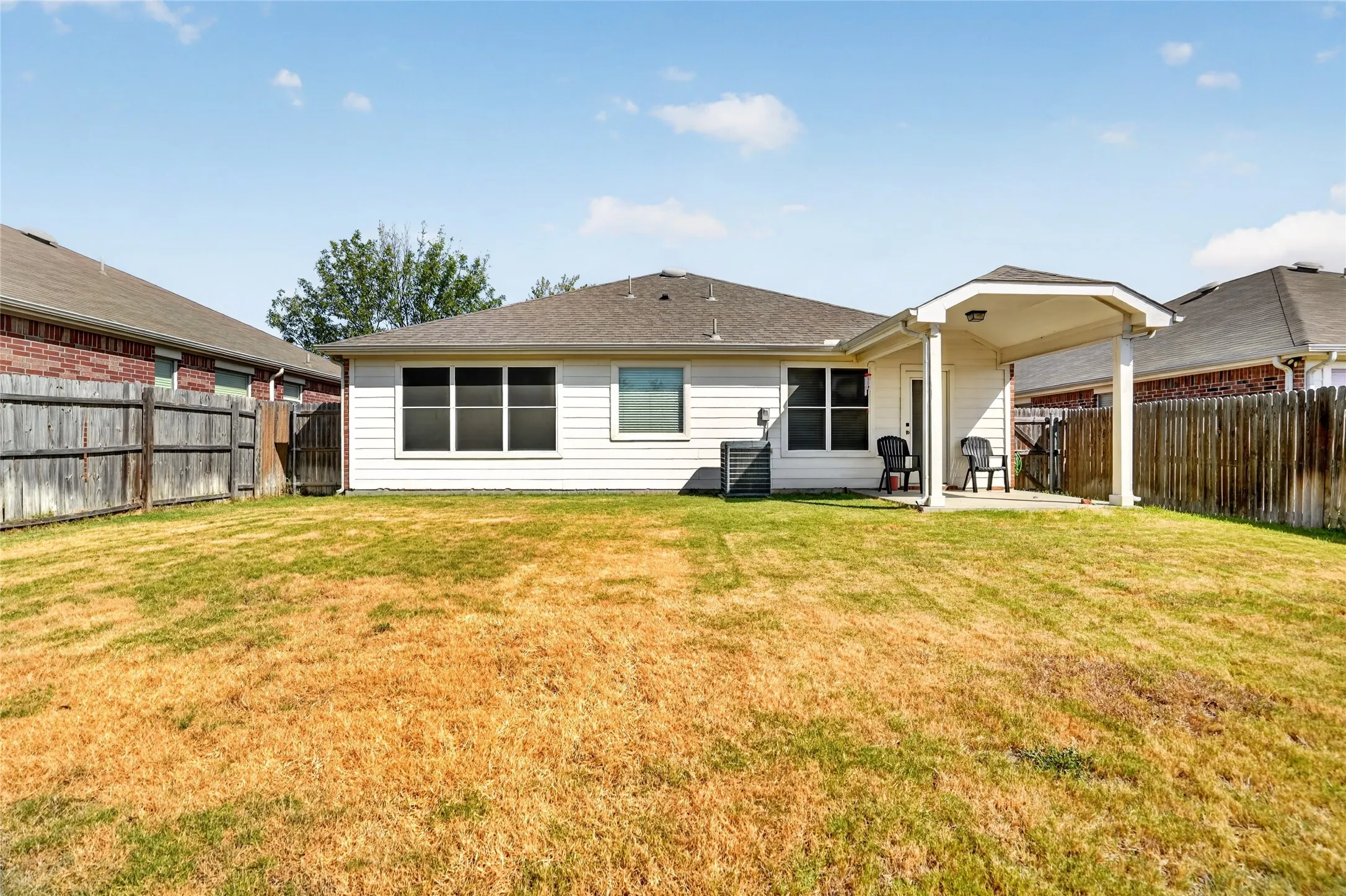Single Family Residence For Rent in Tarrant County , 6241 Trinity Creek Drive, Fort Worth, Texas 76179, 3 Bedroom, 2 Bathroom, 2 Garage spaces, 1,290 Sqft, built in 2006, mls#21369448, Real Estate Agent in Fort Worth, Homes For Rent in Tarrant county, Homes For Rent in Fort Worth, Realtor in Fort Worth Texas, Real Estate Brokerage Independent Realty Texas, Luminita Cordes Realtor