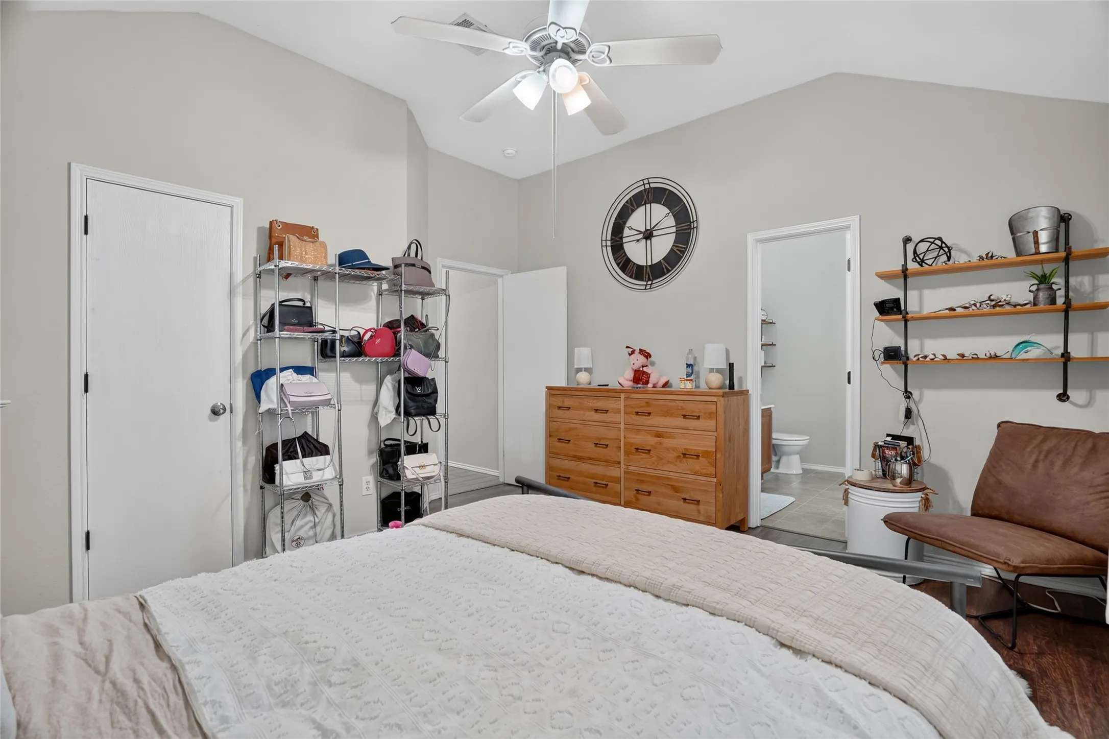 Single Family Residence For Rent in Tarrant County , 6241 Trinity Creek Drive, Fort Worth, Texas 76179, 3 Bedroom, 2 Bathroom, 2 Garage spaces, 1,290 Sqft, built in 2006, mls#21369448, Real Estate Agent in Fort Worth, Homes For Rent in Tarrant county, Homes For Rent in Fort Worth, Realtor in Fort Worth Texas, Real Estate Brokerage Independent Realty Texas, Luminita Cordes Realtor