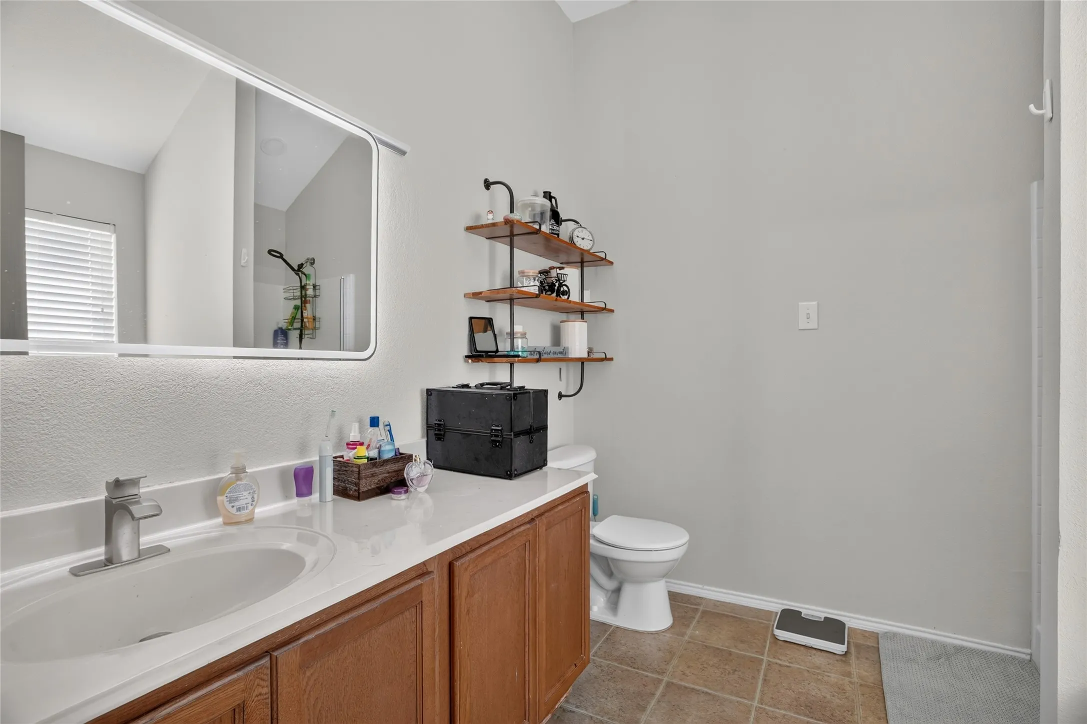 Single Family Residence For Rent in Tarrant County , 6241 Trinity Creek Drive, Fort Worth, Texas 76179, 3 Bedroom, 2 Bathroom, 2 Garage spaces, 1,290 Sqft, built in 2006, mls#21369448, Real Estate Agent in Fort Worth, Homes For Rent in Tarrant county, Homes For Rent in Fort Worth, Realtor in Fort Worth Texas, Real Estate Brokerage Independent Realty Texas, Luminita Cordes Realtor