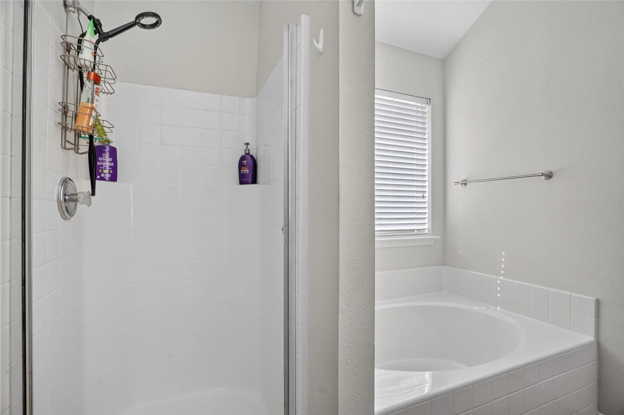 Single Family Residence For Rent in Tarrant County , 6241 Trinity Creek Drive, Fort Worth, Texas 76179, 3 Bedroom, 2 Bathroom, 2 Garage spaces, 1,290 Sqft, built in 2006, mls#21369448, Real Estate Agent in Fort Worth, Homes For Rent in Tarrant county, Homes For Rent in Fort Worth, Realtor in Fort Worth Texas, Real Estate Brokerage Independent Realty Texas, Luminita Cordes Realtor
