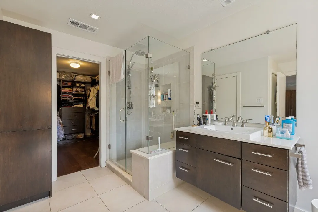 Townhouse For Sale in Dallas County , 3320 Blackburn Street, Dallas, Texas 75204, 3 Bedroom, 3 Bathroom, 2 Garage spaces, 2,642 Sqft, built in 1997, mls#21350683, Real Estate Agent in Dallas, Homes For Sale in Dallas county, Homes For Sale in Dallas, Realtor in Dallas Texas, Real Estate Brokerage Independent Realty Texas, Luminita Cordes Realtor