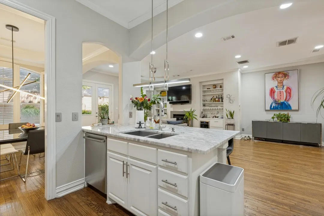 Townhouse For Sale in Dallas County , 3320 Blackburn Street, Dallas, Texas 75204, 3 Bedroom, 3 Bathroom, 2 Garage spaces, 2,642 Sqft, built in 1997, mls#21350683, Real Estate Agent in Dallas, Homes For Sale in Dallas county, Homes For Sale in Dallas, Realtor in Dallas Texas, Real Estate Brokerage Independent Realty Texas, Luminita Cordes Realtor