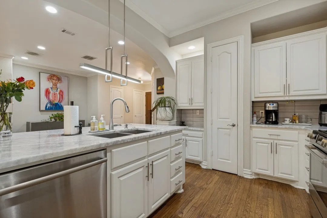 Townhouse For Sale in Dallas County , 3320 Blackburn Street, Dallas, Texas 75204, 3 Bedroom, 3 Bathroom, 2 Garage spaces, 2,642 Sqft, built in 1997, mls#21350683, Real Estate Agent in Dallas, Homes For Sale in Dallas county, Homes For Sale in Dallas, Realtor in Dallas Texas, Real Estate Brokerage Independent Realty Texas, Luminita Cordes Realtor