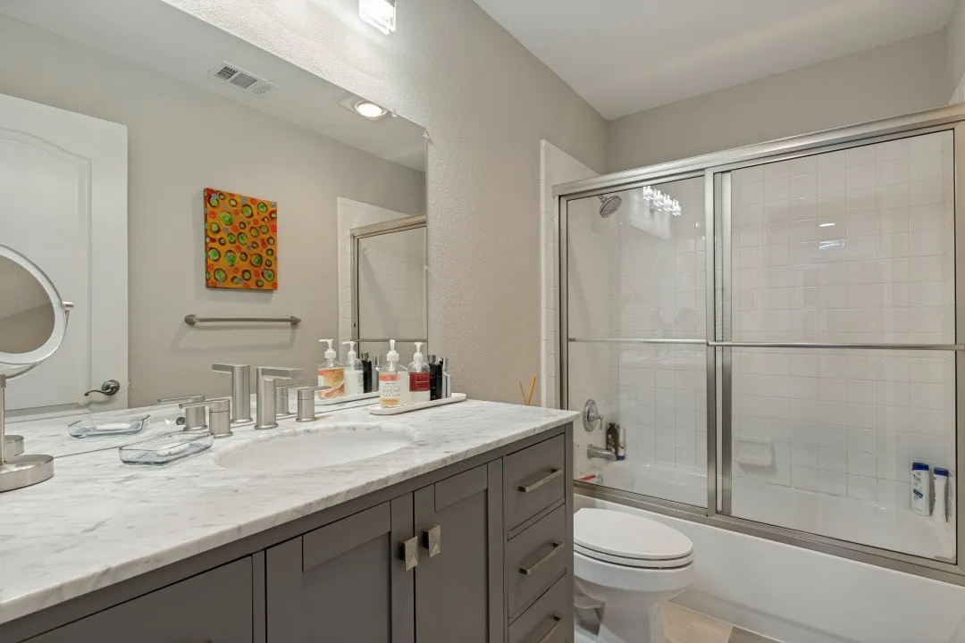 Townhouse For Sale in Dallas County , 3320 Blackburn Street, Dallas, Texas 75204, 3 Bedroom, 3 Bathroom, 2 Garage spaces, 2,642 Sqft, built in 1997, mls#21350683, Real Estate Agent in Dallas, Homes For Sale in Dallas county, Homes For Sale in Dallas, Realtor in Dallas Texas, Real Estate Brokerage Independent Realty Texas, Luminita Cordes Realtor