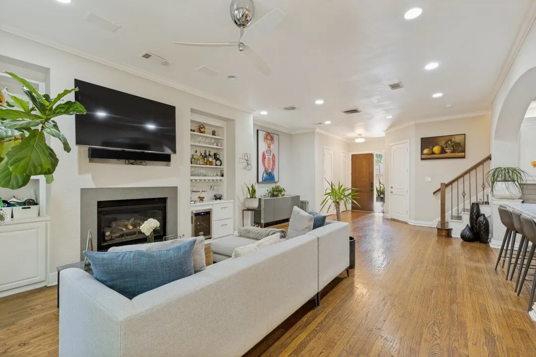 Townhouse For Sale in Dallas County , 3320 Blackburn Street, Dallas, Texas 75204, 3 Bedroom, 3 Bathroom, 2 Garage spaces, 2,642 Sqft, built in 1997, mls#21350683, Real Estate Agent in Dallas, Homes For Sale in Dallas county, Homes For Sale in Dallas, Realtor in Dallas Texas, Real Estate Brokerage Independent Realty Texas, Luminita Cordes Realtor