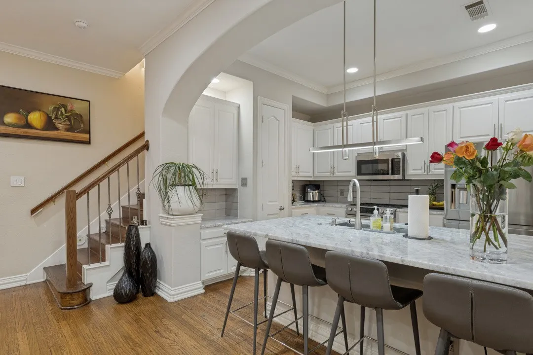 Townhouse For Sale in Dallas County , 3320 Blackburn Street, Dallas, Texas 75204, 3 Bedroom, 3 Bathroom, 2 Garage spaces, 2,642 Sqft, built in 1997, mls#21350683, Real Estate Agent in Dallas, Homes For Sale in Dallas county, Homes For Sale in Dallas, Realtor in Dallas Texas, Real Estate Brokerage Independent Realty Texas, Luminita Cordes Realtor