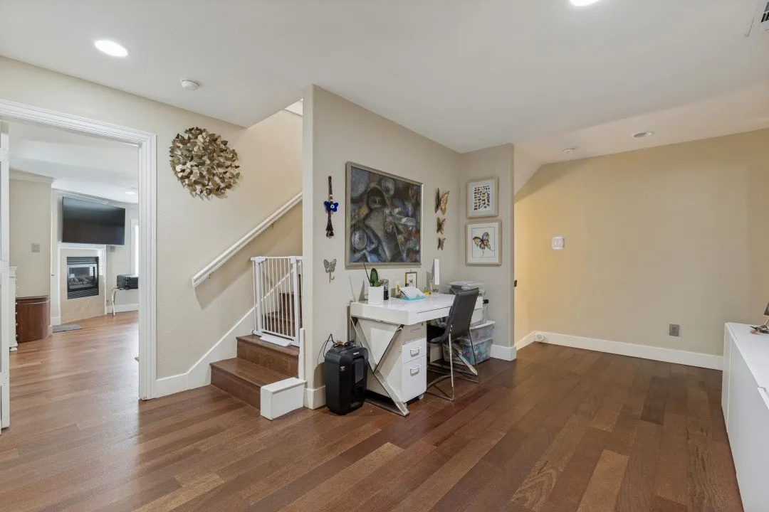 Townhouse For Sale in Dallas County , 3320 Blackburn Street, Dallas, Texas 75204, 3 Bedroom, 3 Bathroom, 2 Garage spaces, 2,642 Sqft, built in 1997, mls#21350683, Real Estate Agent in Dallas, Homes For Sale in Dallas county, Homes For Sale in Dallas, Realtor in Dallas Texas, Real Estate Brokerage Independent Realty Texas, Luminita Cordes Realtor