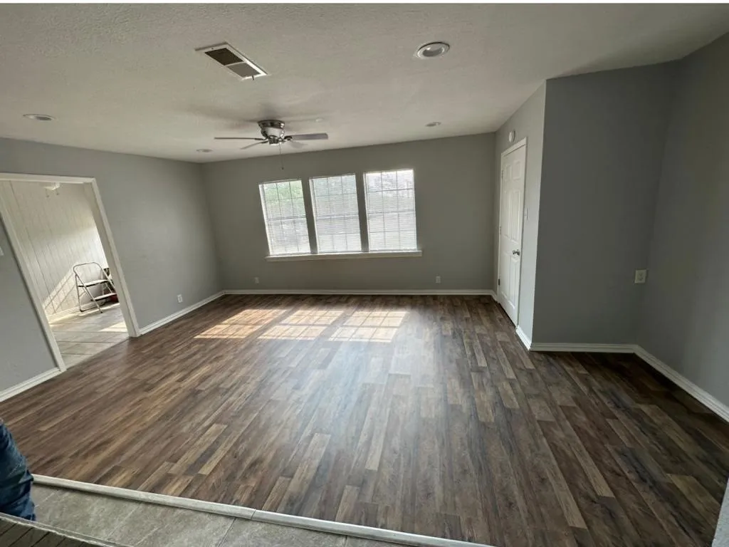 Mobile Home For Rent in Hood County , 6217 New Mexico Trail, Granbury, Texas 76048, 4 Bedroom, 2 Bathroom, Garage spaces, 2,199 Sqft, built in 1984, mls#21369454, Real Estate Agent in Granbury, Homes For Rent in Hood county, Homes For Rent in Granbury, Realtor in Granbury Texas, Real Estate Brokerage Independent Realty Texas, Luminita Cordes Realtor