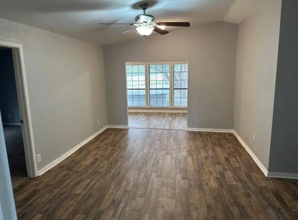 Mobile Home For Rent in Hood County , 6217 New Mexico Trail, Granbury, Texas 76048, 4 Bedroom, 2 Bathroom, Garage spaces, 2,199 Sqft, built in 1984, mls#21369454, Real Estate Agent in Granbury, Homes For Rent in Hood county, Homes For Rent in Granbury, Realtor in Granbury Texas, Real Estate Brokerage Independent Realty Texas, Luminita Cordes Realtor