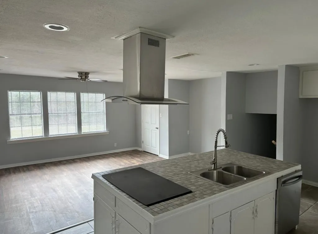 Mobile Home For Rent in Hood County , 6217 New Mexico Trail, Granbury, Texas 76048, 4 Bedroom, 2 Bathroom, Garage spaces, 2,199 Sqft, built in 1984, mls#21369454, Real Estate Agent in Granbury, Homes For Rent in Hood county, Homes For Rent in Granbury, Realtor in Granbury Texas, Real Estate Brokerage Independent Realty Texas, Luminita Cordes Realtor