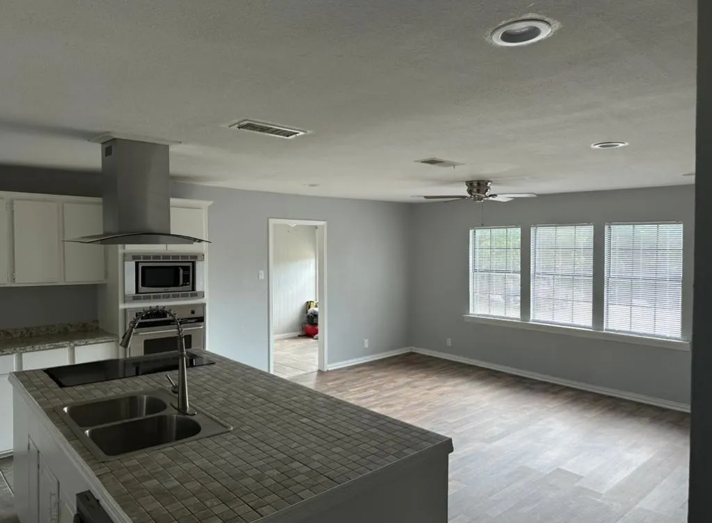 Mobile Home For Rent in Hood County , 6217 New Mexico Trail, Granbury, Texas 76048, 4 Bedroom, 2 Bathroom, Garage spaces, 2,199 Sqft, built in 1984, mls#21369454, Real Estate Agent in Granbury, Homes For Rent in Hood county, Homes For Rent in Granbury, Realtor in Granbury Texas, Real Estate Brokerage Independent Realty Texas, Luminita Cordes Realtor