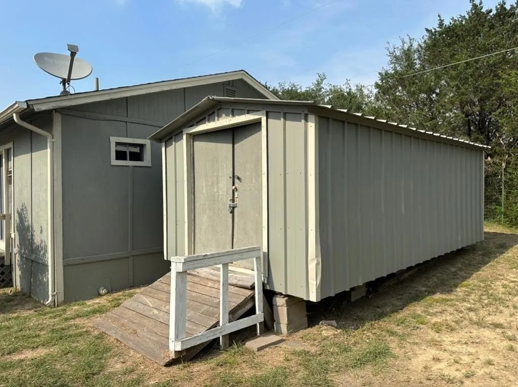 Mobile Home For Rent in Hood County , 6217 New Mexico Trail, Granbury, Texas 76048, 4 Bedroom, 2 Bathroom, Garage spaces, 2,199 Sqft, built in 1984, mls#21369454, Real Estate Agent in Granbury, Homes For Rent in Hood county, Homes For Rent in Granbury, Realtor in Granbury Texas, Real Estate Brokerage Independent Realty Texas, Luminita Cordes Realtor