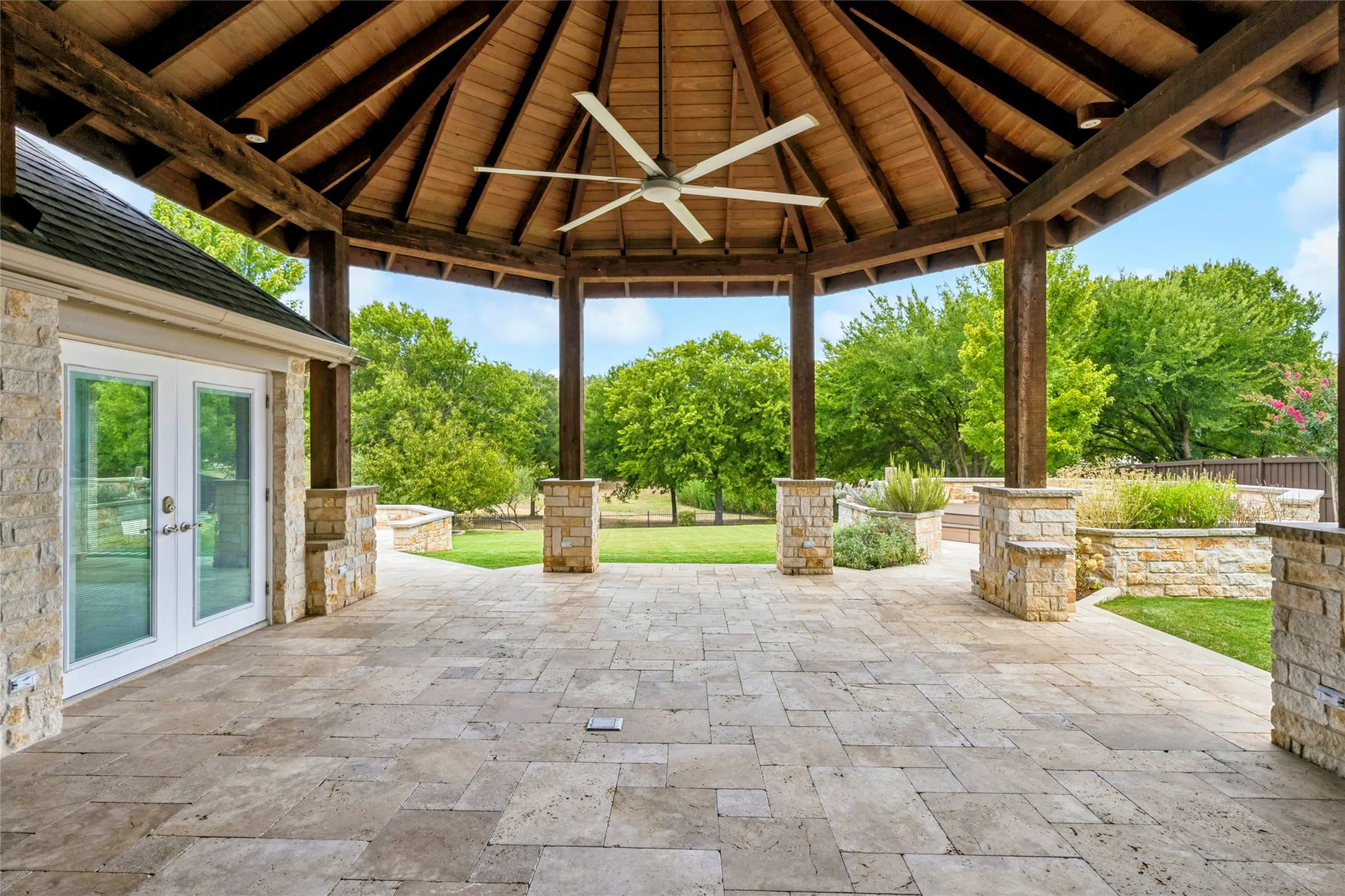 Spacious area for entertaining