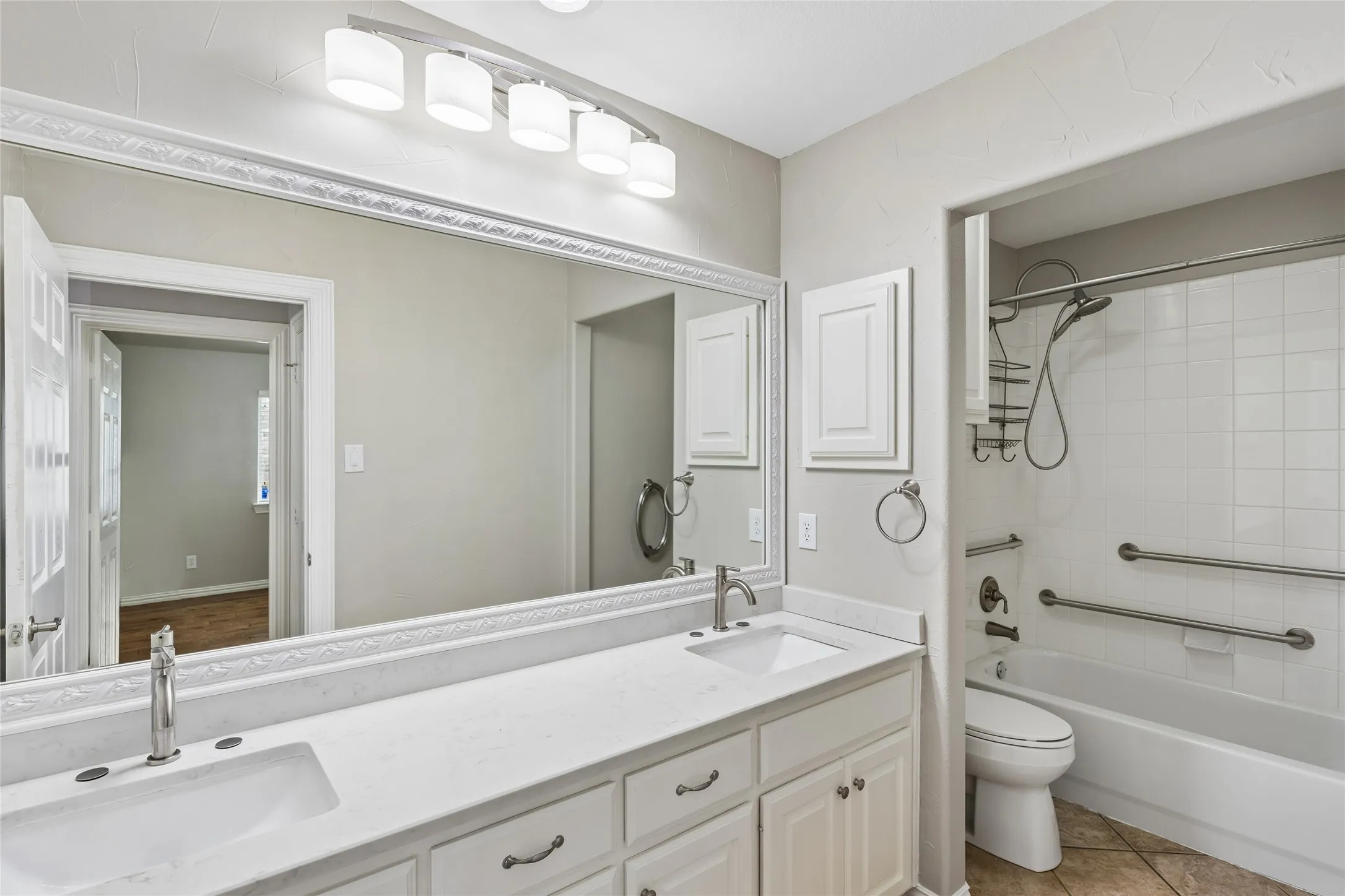 Double sinks for convenience