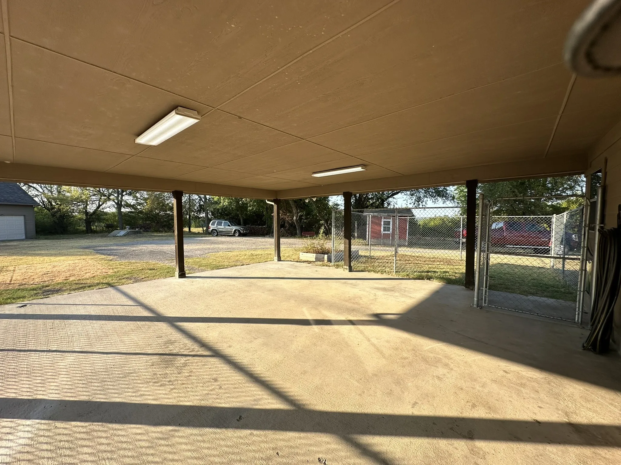 Single Family Residence For Sale in Grayson County , 676 Blanton Hill Road, Whitewright, Texas 75491, 3 Bedroom, 3 Bathroom, 2 Garage spaces, 2,236 Sqft, built in 2006, mls#21367734, Real Estate Agent in Whitewright, Homes For Sale in Grayson county, Homes For Sale in Whitewright, Realtor in Whitewright Texas, Real Estate Brokerage Independent Realty Texas, Luminita Cordes Realtor