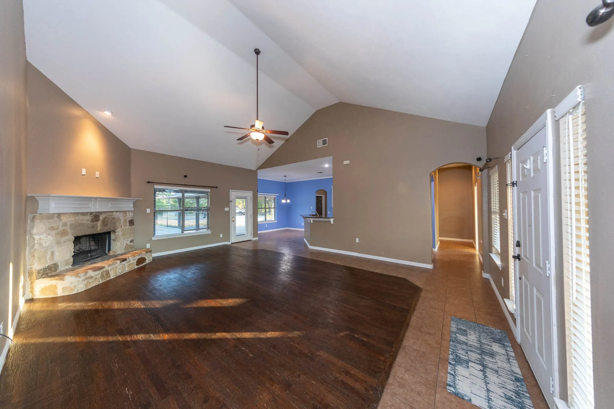 Single Family Residence For Sale in Grayson County , 676 Blanton Hill Road, Whitewright, Texas 75491, 3 Bedroom, 3 Bathroom, 2 Garage spaces, 2,236 Sqft, built in 2006, mls#21367734, Real Estate Agent in Whitewright, Homes For Sale in Grayson county, Homes For Sale in Whitewright, Realtor in Whitewright Texas, Real Estate Brokerage Independent Realty Texas, Luminita Cordes Realtor