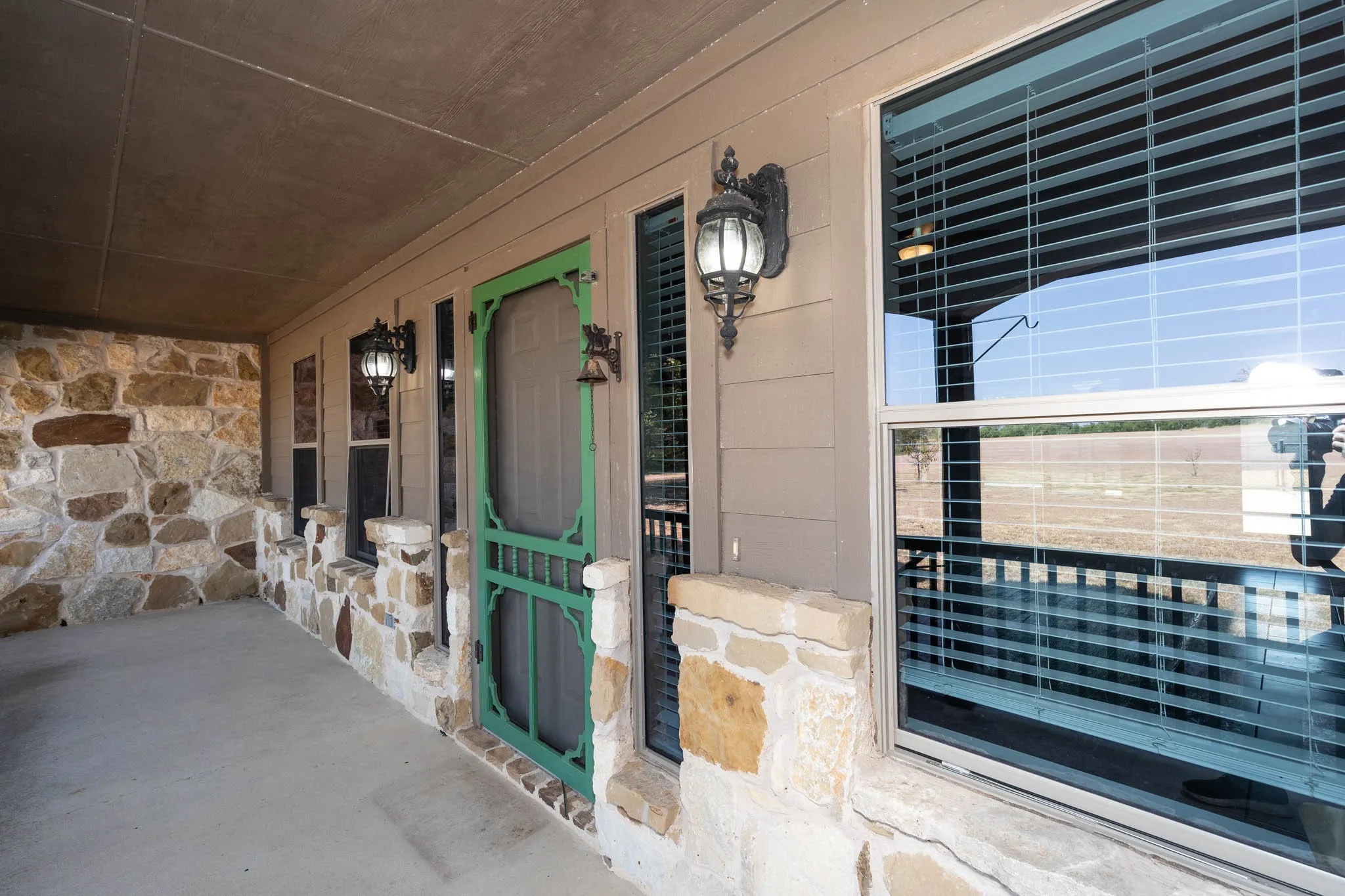 Single Family Residence For Sale in Grayson County , 676 Blanton Hill Road, Whitewright, Texas 75491, 3 Bedroom, 3 Bathroom, 2 Garage spaces, 2,236 Sqft, built in 2006, mls#21367734, Real Estate Agent in Whitewright, Homes For Sale in Grayson county, Homes For Sale in Whitewright, Realtor in Whitewright Texas, Real Estate Brokerage Independent Realty Texas, Luminita Cordes Realtor