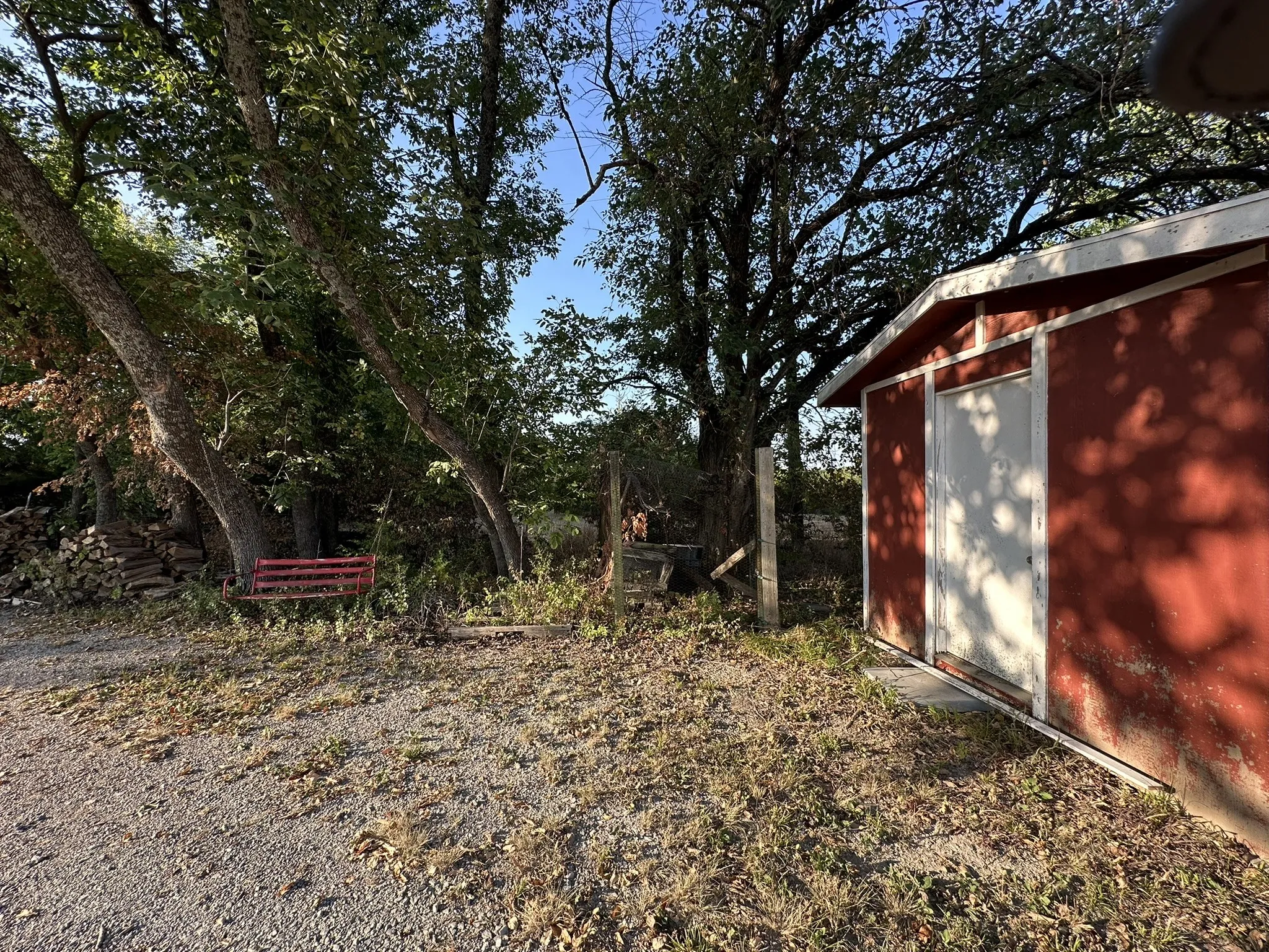 Single Family Residence For Sale in Grayson County , 676 Blanton Hill Road, Whitewright, Texas 75491, 3 Bedroom, 3 Bathroom, 2 Garage spaces, 2,236 Sqft, built in 2006, mls#21367734, Real Estate Agent in Whitewright, Homes For Sale in Grayson county, Homes For Sale in Whitewright, Realtor in Whitewright Texas, Real Estate Brokerage Independent Realty Texas, Luminita Cordes Realtor
