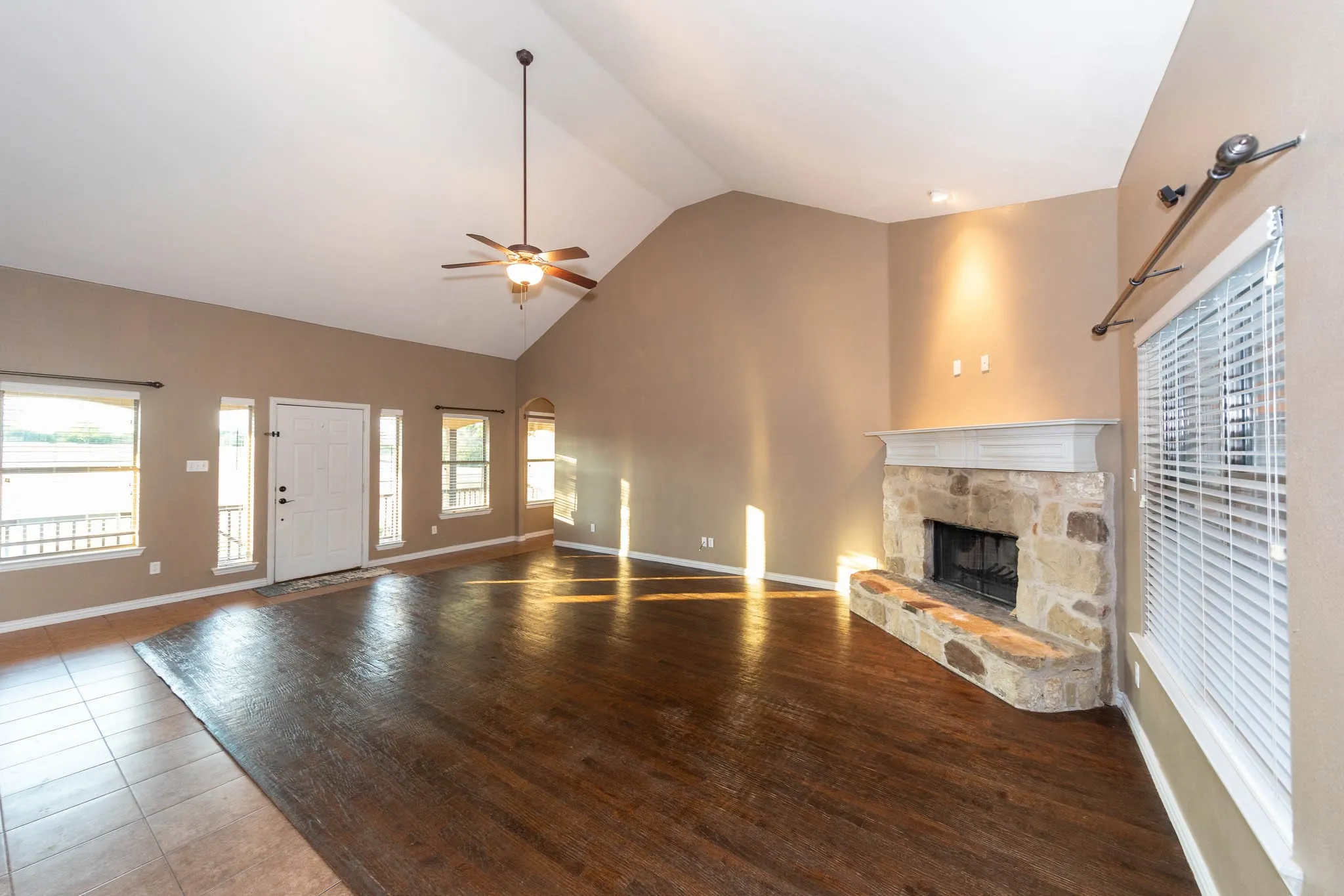 Single Family Residence For Sale in Grayson County , 676 Blanton Hill Road, Whitewright, Texas 75491, 3 Bedroom, 3 Bathroom, 2 Garage spaces, 2,236 Sqft, built in 2006, mls#21367734, Real Estate Agent in Whitewright, Homes For Sale in Grayson county, Homes For Sale in Whitewright, Realtor in Whitewright Texas, Real Estate Brokerage Independent Realty Texas, Luminita Cordes Realtor