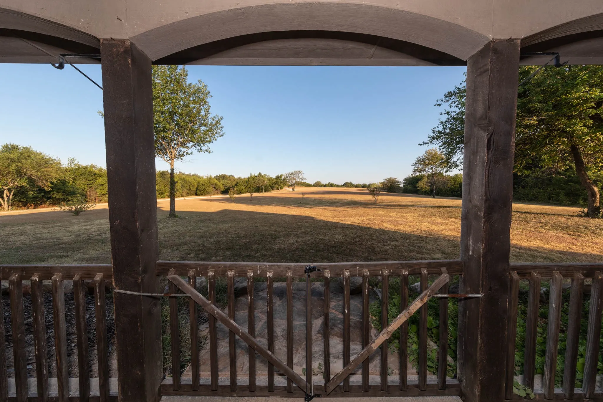 Single Family Residence For Sale in Grayson County , 676 Blanton Hill Road, Whitewright, Texas 75491, 3 Bedroom, 3 Bathroom, 2 Garage spaces, 2,236 Sqft, built in 2006, mls#21367734, Real Estate Agent in Whitewright, Homes For Sale in Grayson county, Homes For Sale in Whitewright, Realtor in Whitewright Texas, Real Estate Brokerage Independent Realty Texas, Luminita Cordes Realtor