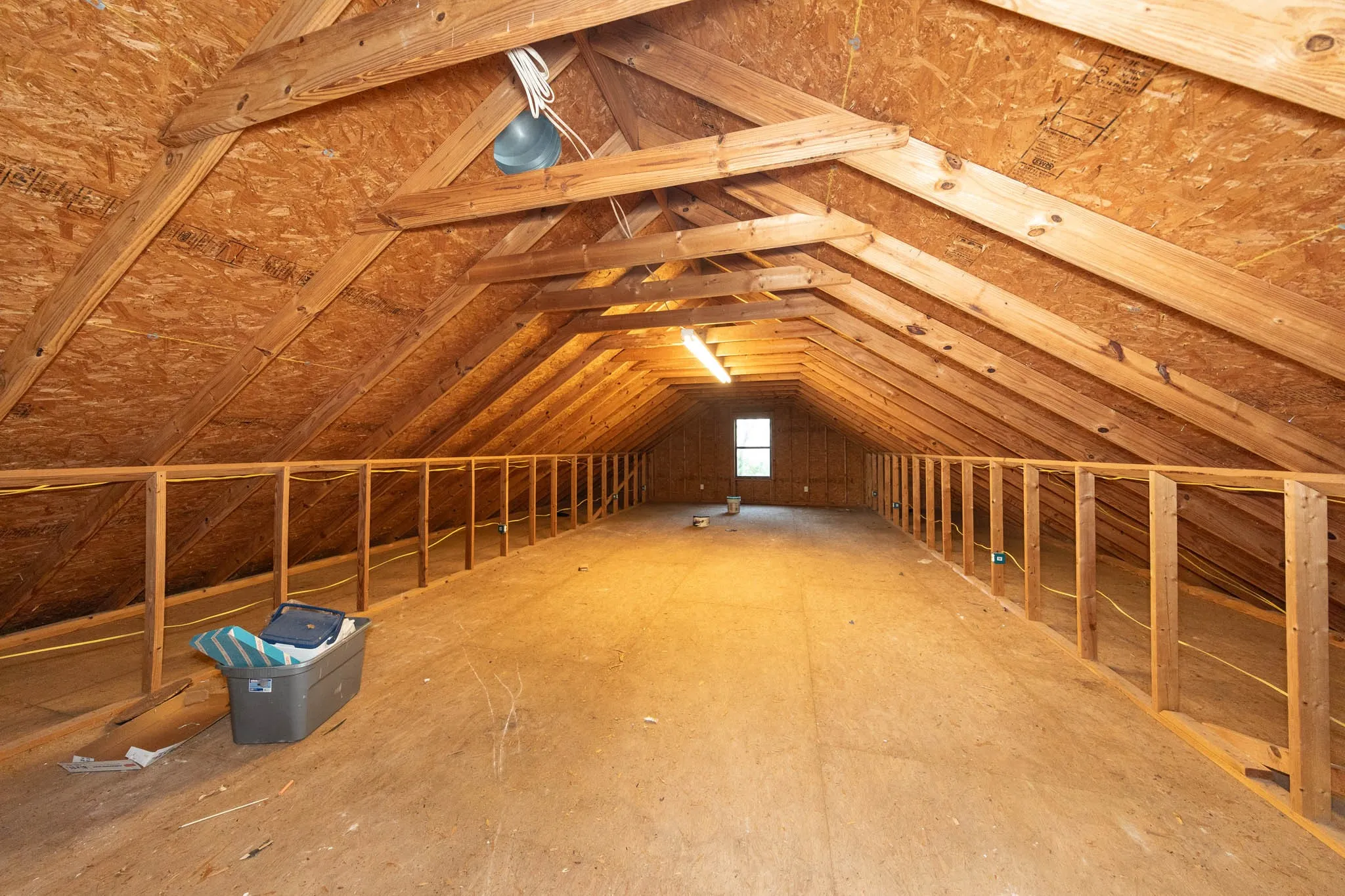 Single Family Residence For Sale in Grayson County , 676 Blanton Hill Road, Whitewright, Texas 75491, 3 Bedroom, 3 Bathroom, 2 Garage spaces, 2,236 Sqft, built in 2006, mls#21367734, Real Estate Agent in Whitewright, Homes For Sale in Grayson county, Homes For Sale in Whitewright, Realtor in Whitewright Texas, Real Estate Brokerage Independent Realty Texas, Luminita Cordes Realtor