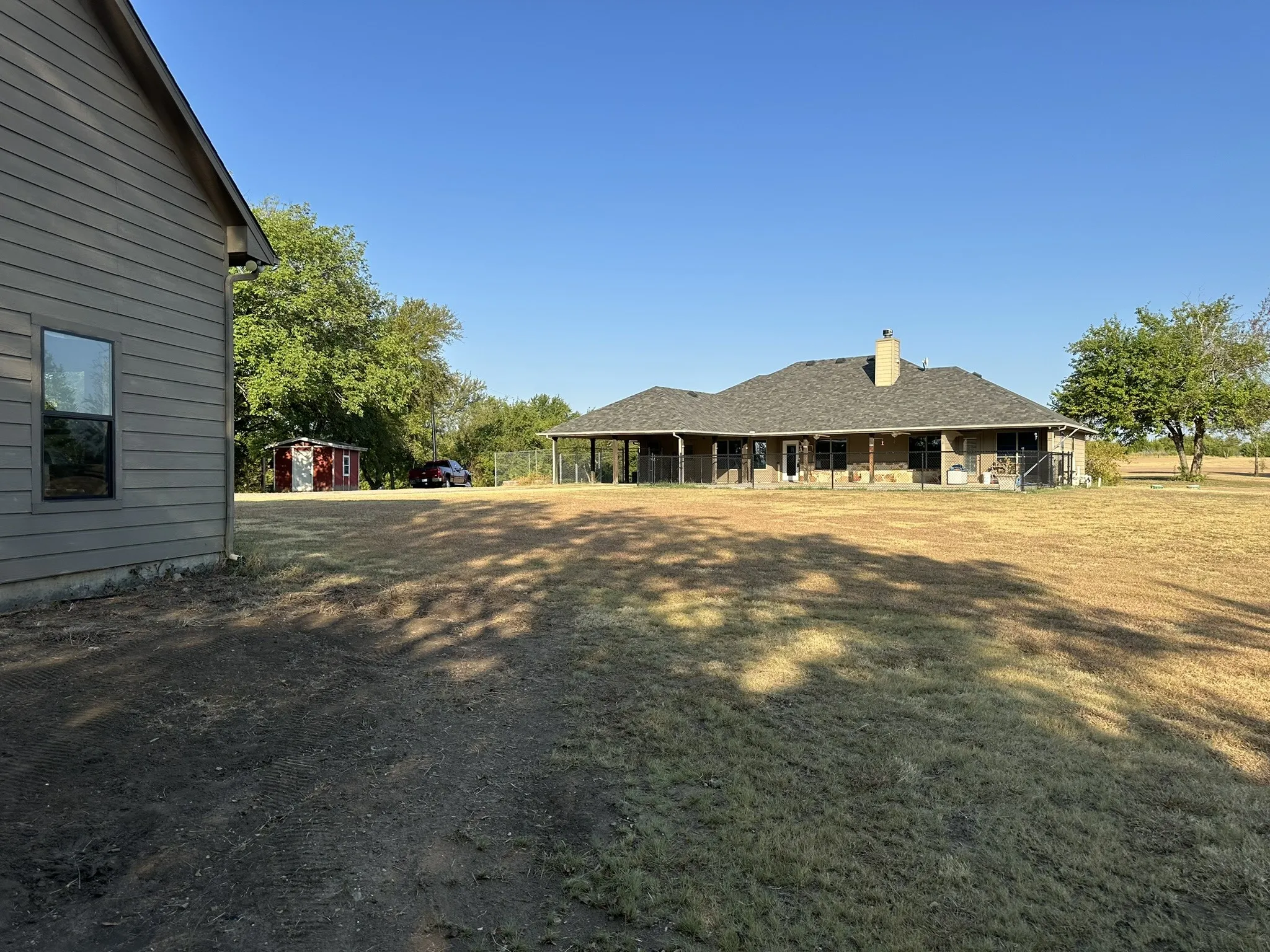 Single Family Residence For Sale in Grayson County , 676 Blanton Hill Road, Whitewright, Texas 75491, 3 Bedroom, 3 Bathroom, 2 Garage spaces, 2,236 Sqft, built in 2006, mls#21367734, Real Estate Agent in Whitewright, Homes For Sale in Grayson county, Homes For Sale in Whitewright, Realtor in Whitewright Texas, Real Estate Brokerage Independent Realty Texas, Luminita Cordes Realtor