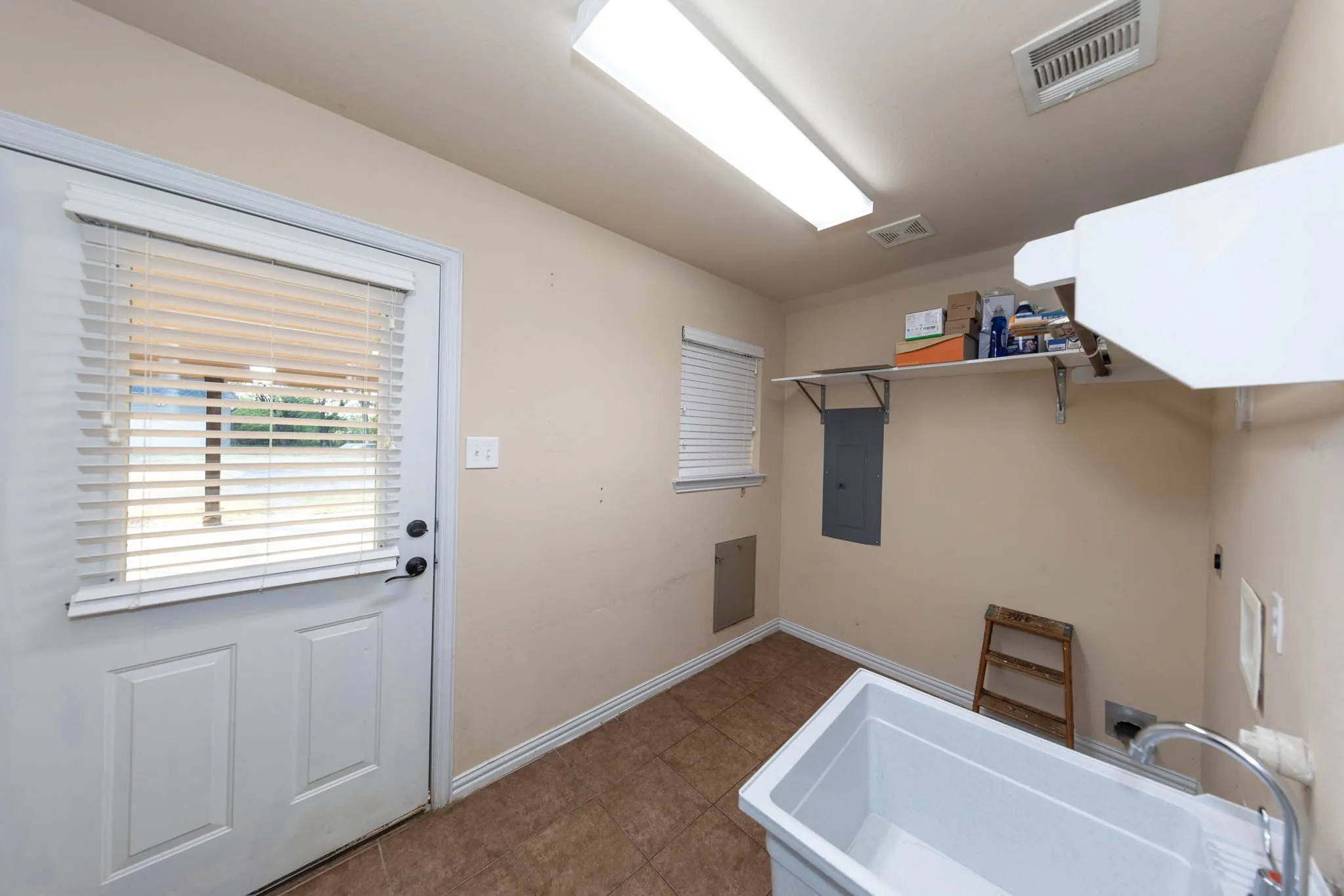 Single Family Residence For Sale in Grayson County , 676 Blanton Hill Road, Whitewright, Texas 75491, 3 Bedroom, 3 Bathroom, 2 Garage spaces, 2,236 Sqft, built in 2006, mls#21367734, Real Estate Agent in Whitewright, Homes For Sale in Grayson county, Homes For Sale in Whitewright, Realtor in Whitewright Texas, Real Estate Brokerage Independent Realty Texas, Luminita Cordes Realtor