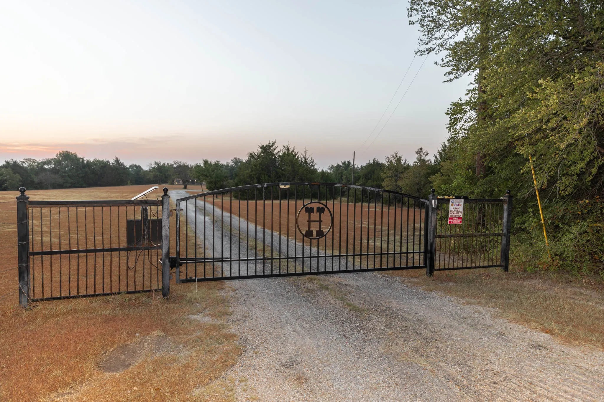 Single Family Residence For Sale in Grayson County , 676 Blanton Hill Road, Whitewright, Texas 75491, 3 Bedroom, 3 Bathroom, 2 Garage spaces, 2,236 Sqft, built in 2006, mls#21367734, Real Estate Agent in Whitewright, Homes For Sale in Grayson county, Homes For Sale in Whitewright, Realtor in Whitewright Texas, Real Estate Brokerage Independent Realty Texas, Luminita Cordes Realtor