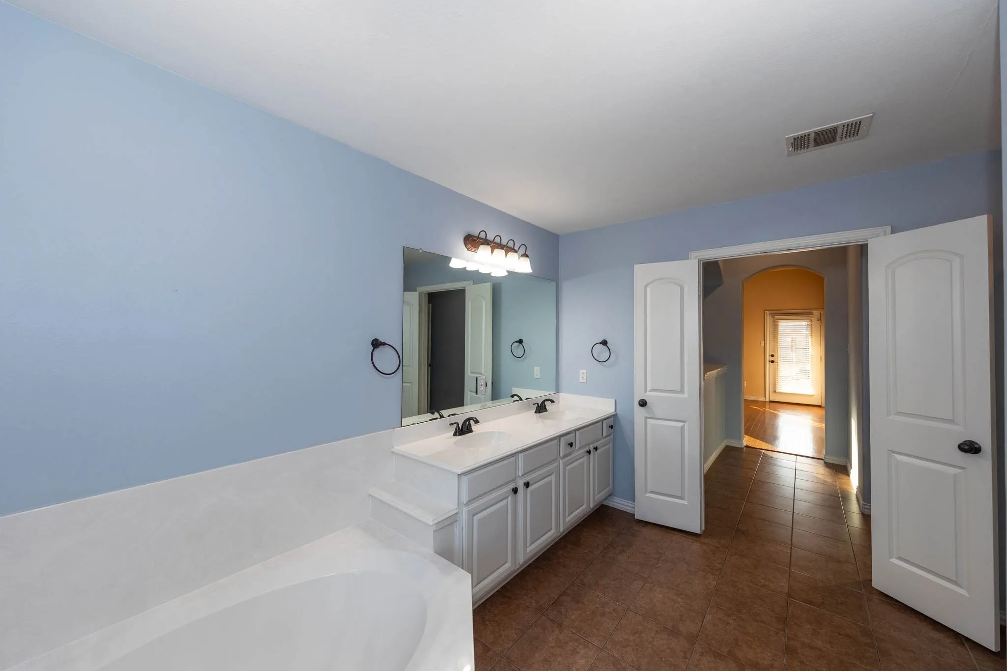Single Family Residence For Sale in Grayson County , 676 Blanton Hill Road, Whitewright, Texas 75491, 3 Bedroom, 3 Bathroom, 2 Garage spaces, 2,236 Sqft, built in 2006, mls#21367734, Real Estate Agent in Whitewright, Homes For Sale in Grayson county, Homes For Sale in Whitewright, Realtor in Whitewright Texas, Real Estate Brokerage Independent Realty Texas, Luminita Cordes Realtor