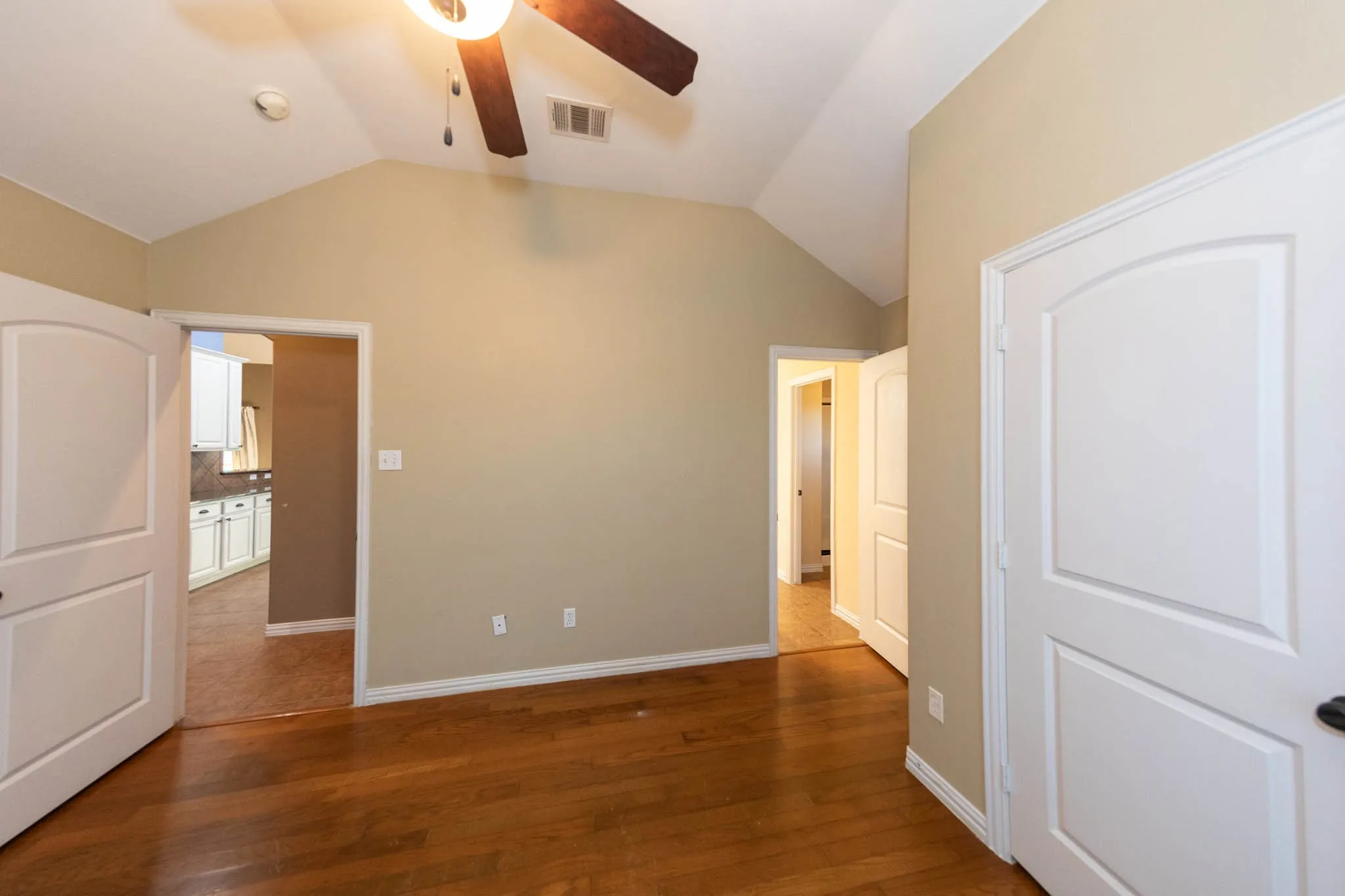 Single Family Residence For Sale in Grayson County , 676 Blanton Hill Road, Whitewright, Texas 75491, 3 Bedroom, 3 Bathroom, 2 Garage spaces, 2,236 Sqft, built in 2006, mls#21367734, Real Estate Agent in Whitewright, Homes For Sale in Grayson county, Homes For Sale in Whitewright, Realtor in Whitewright Texas, Real Estate Brokerage Independent Realty Texas, Luminita Cordes Realtor