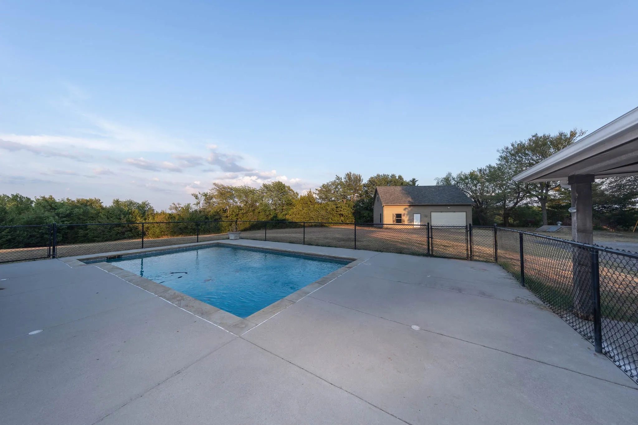 Single Family Residence For Sale in Grayson County , 676 Blanton Hill Road, Whitewright, Texas 75491, 3 Bedroom, 3 Bathroom, 2 Garage spaces, 2,236 Sqft, built in 2006, mls#21367734, Real Estate Agent in Whitewright, Homes For Sale in Grayson county, Homes For Sale in Whitewright, Realtor in Whitewright Texas, Real Estate Brokerage Independent Realty Texas, Luminita Cordes Realtor