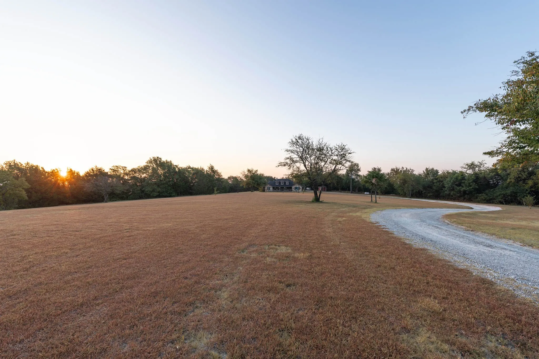 Single Family Residence For Sale in Grayson County , 676 Blanton Hill Road, Whitewright, Texas 75491, 3 Bedroom, 3 Bathroom, 2 Garage spaces, 2,236 Sqft, built in 2006, mls#21367734, Real Estate Agent in Whitewright, Homes For Sale in Grayson county, Homes For Sale in Whitewright, Realtor in Whitewright Texas, Real Estate Brokerage Independent Realty Texas, Luminita Cordes Realtor