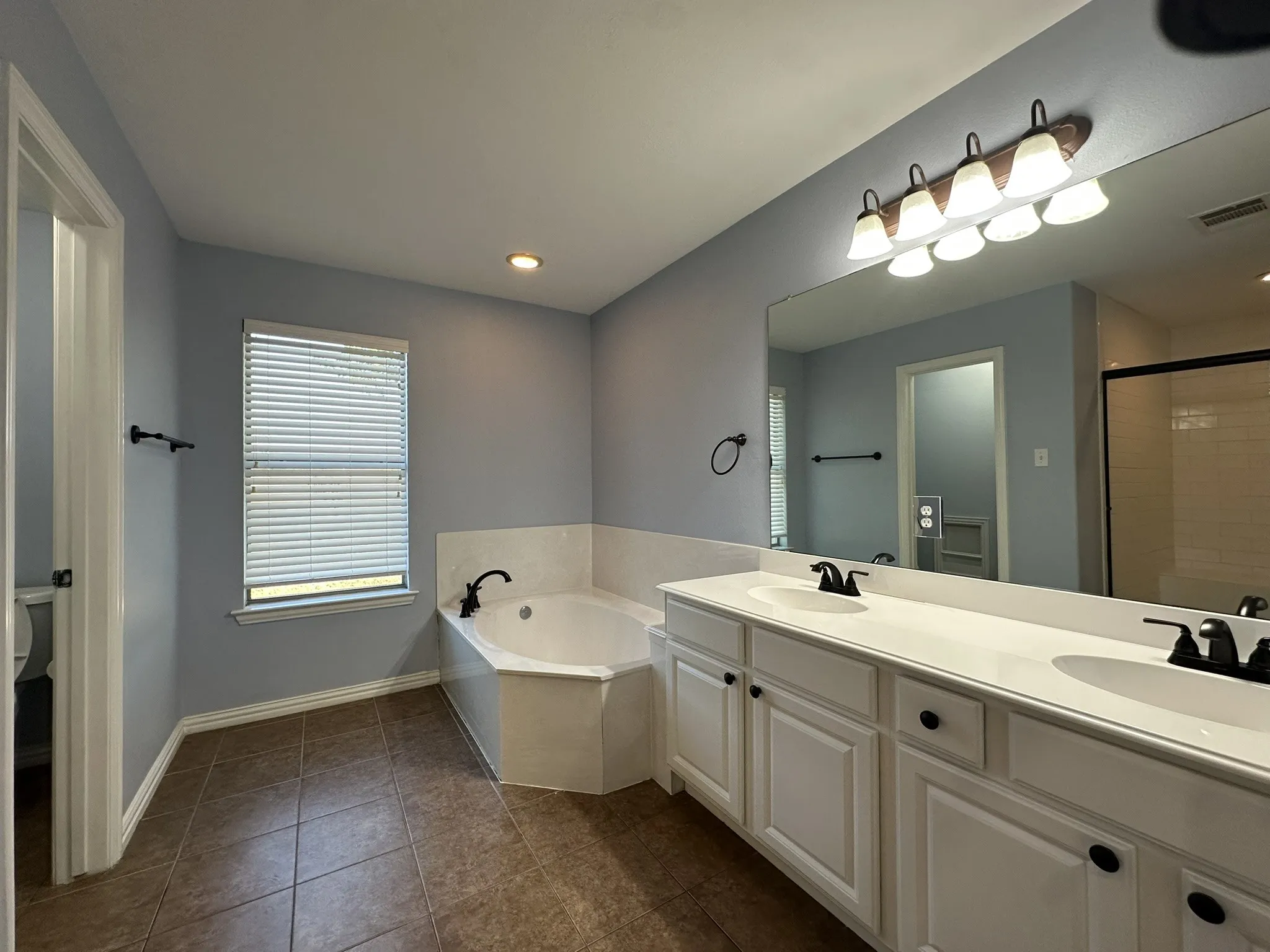 Single Family Residence For Sale in Grayson County , 676 Blanton Hill Road, Whitewright, Texas 75491, 3 Bedroom, 3 Bathroom, 2 Garage spaces, 2,236 Sqft, built in 2006, mls#21367734, Real Estate Agent in Whitewright, Homes For Sale in Grayson county, Homes For Sale in Whitewright, Realtor in Whitewright Texas, Real Estate Brokerage Independent Realty Texas, Luminita Cordes Realtor