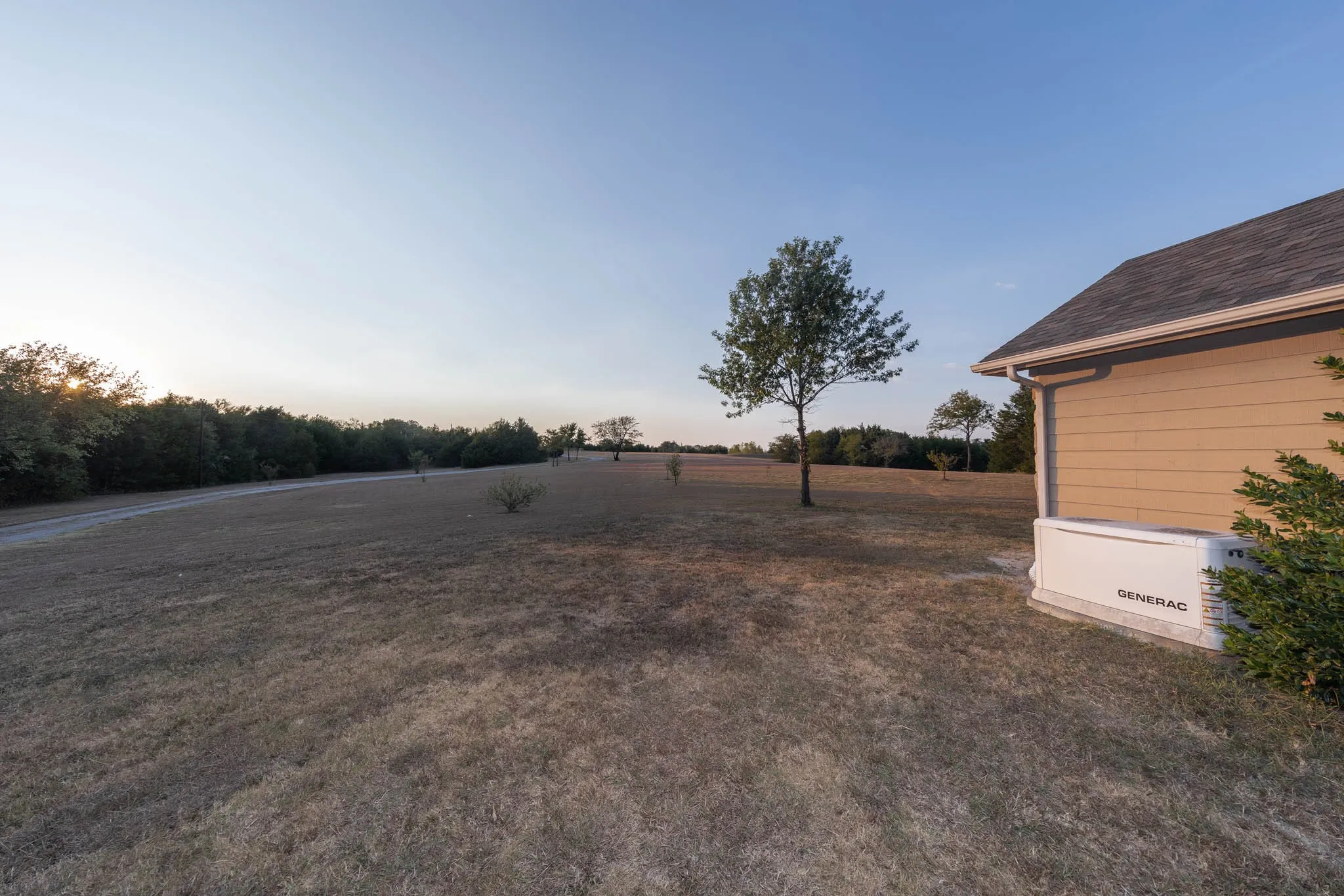Single Family Residence For Sale in Grayson County , 676 Blanton Hill Road, Whitewright, Texas 75491, 3 Bedroom, 3 Bathroom, 2 Garage spaces, 2,236 Sqft, built in 2006, mls#21367734, Real Estate Agent in Whitewright, Homes For Sale in Grayson county, Homes For Sale in Whitewright, Realtor in Whitewright Texas, Real Estate Brokerage Independent Realty Texas, Luminita Cordes Realtor