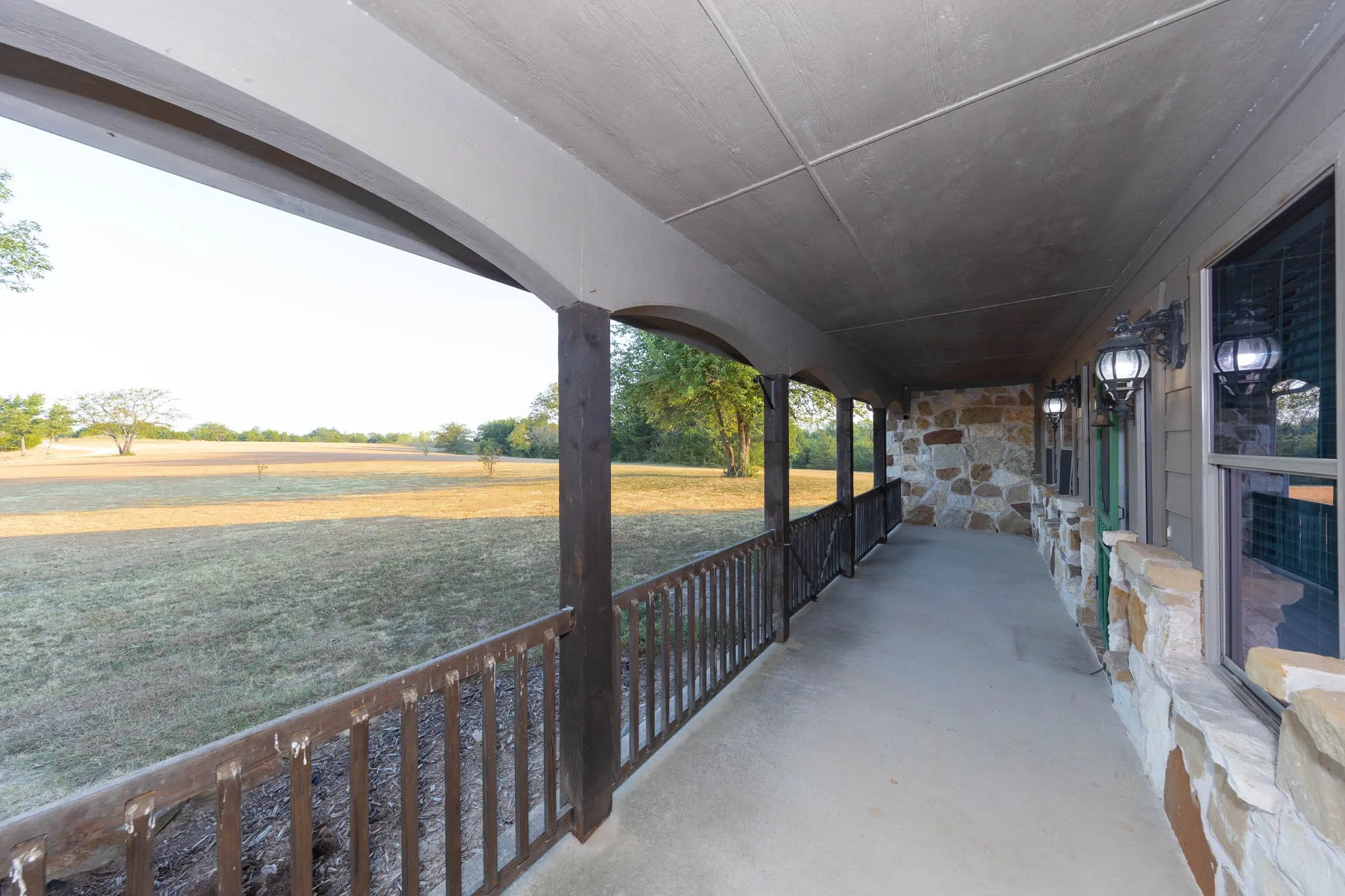 Single Family Residence For Sale in Grayson County , 676 Blanton Hill Road, Whitewright, Texas 75491, 3 Bedroom, 3 Bathroom, 2 Garage spaces, 2,236 Sqft, built in 2006, mls#21367734, Real Estate Agent in Whitewright, Homes For Sale in Grayson county, Homes For Sale in Whitewright, Realtor in Whitewright Texas, Real Estate Brokerage Independent Realty Texas, Luminita Cordes Realtor