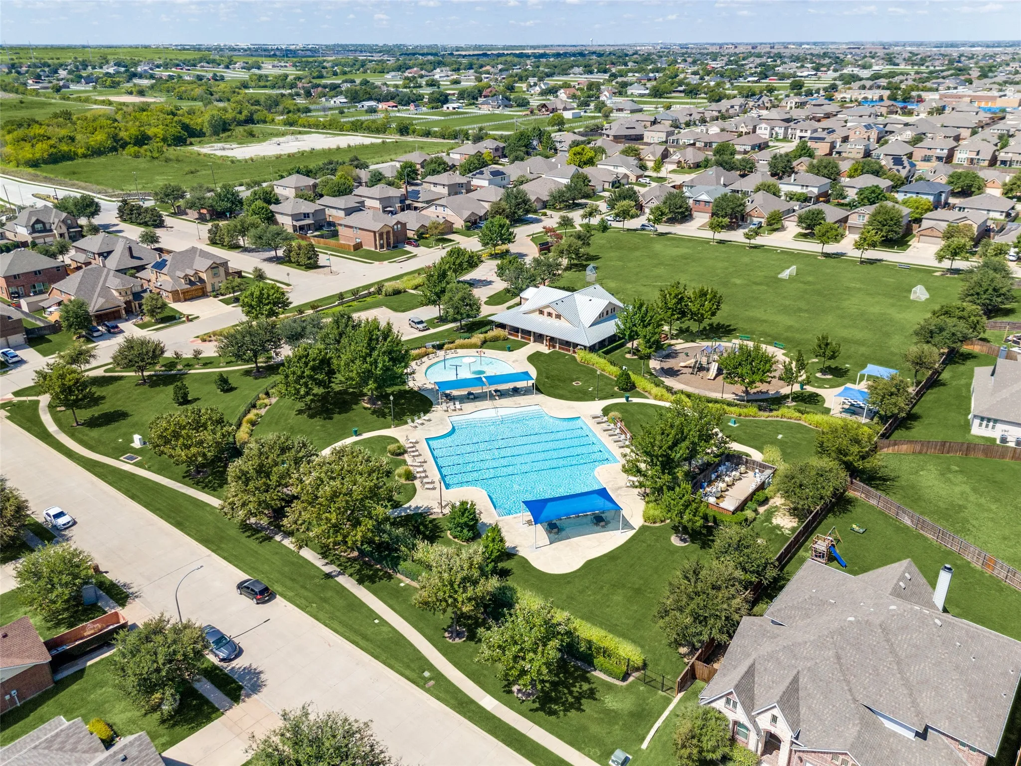 Single Family Residence For Sale in Tarrant County , 9913 Chrysalis Drive, Fort Worth, Texas 76131, 3 Bedroom, 2 Bathroom, 2 Garage spaces, 1,676 Sqft, built in 2012, mls#21368820, Real Estate Agent in Fort Worth, Homes For Sale in Tarrant county, Homes For Sale in Fort Worth, Realtor in Fort Worth Texas, Real Estate Brokerage Independent Realty Texas, Luminita Cordes Realtor