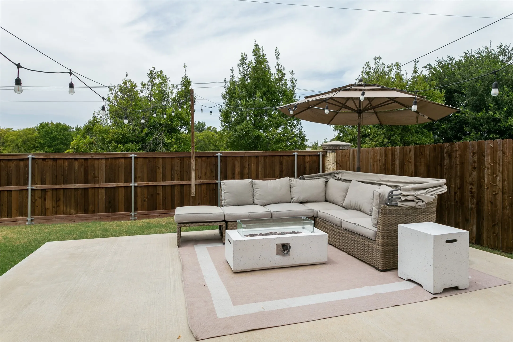 Single Family Residence For Sale in Tarrant County , 9913 Chrysalis Drive, Fort Worth, Texas 76131, 3 Bedroom, 2 Bathroom, 2 Garage spaces, 1,676 Sqft, built in 2012, mls#21368820, Real Estate Agent in Fort Worth, Homes For Sale in Tarrant county, Homes For Sale in Fort Worth, Realtor in Fort Worth Texas, Real Estate Brokerage Independent Realty Texas, Luminita Cordes Realtor