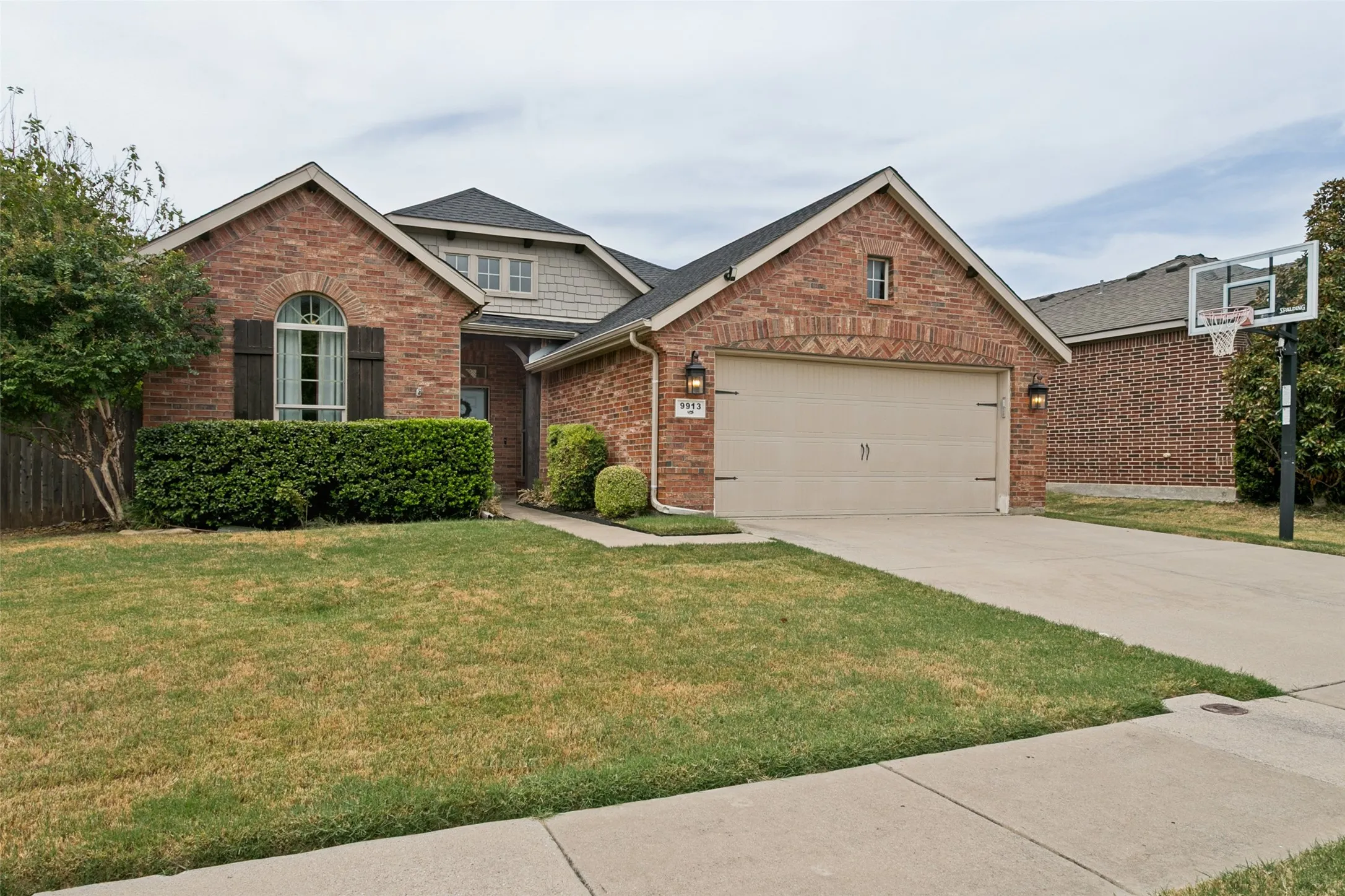 Single Family Residence For Sale in Tarrant County , 9913 Chrysalis Drive, Fort Worth, Texas 76131, 3 Bedroom, 2 Bathroom, 2 Garage spaces, 1,676 Sqft, built in 2012, mls#21368820, Real Estate Agent in Fort Worth, Homes For Sale in Tarrant county, Homes For Sale in Fort Worth, Realtor in Fort Worth Texas, Real Estate Brokerage Independent Realty Texas, Luminita Cordes Realtor