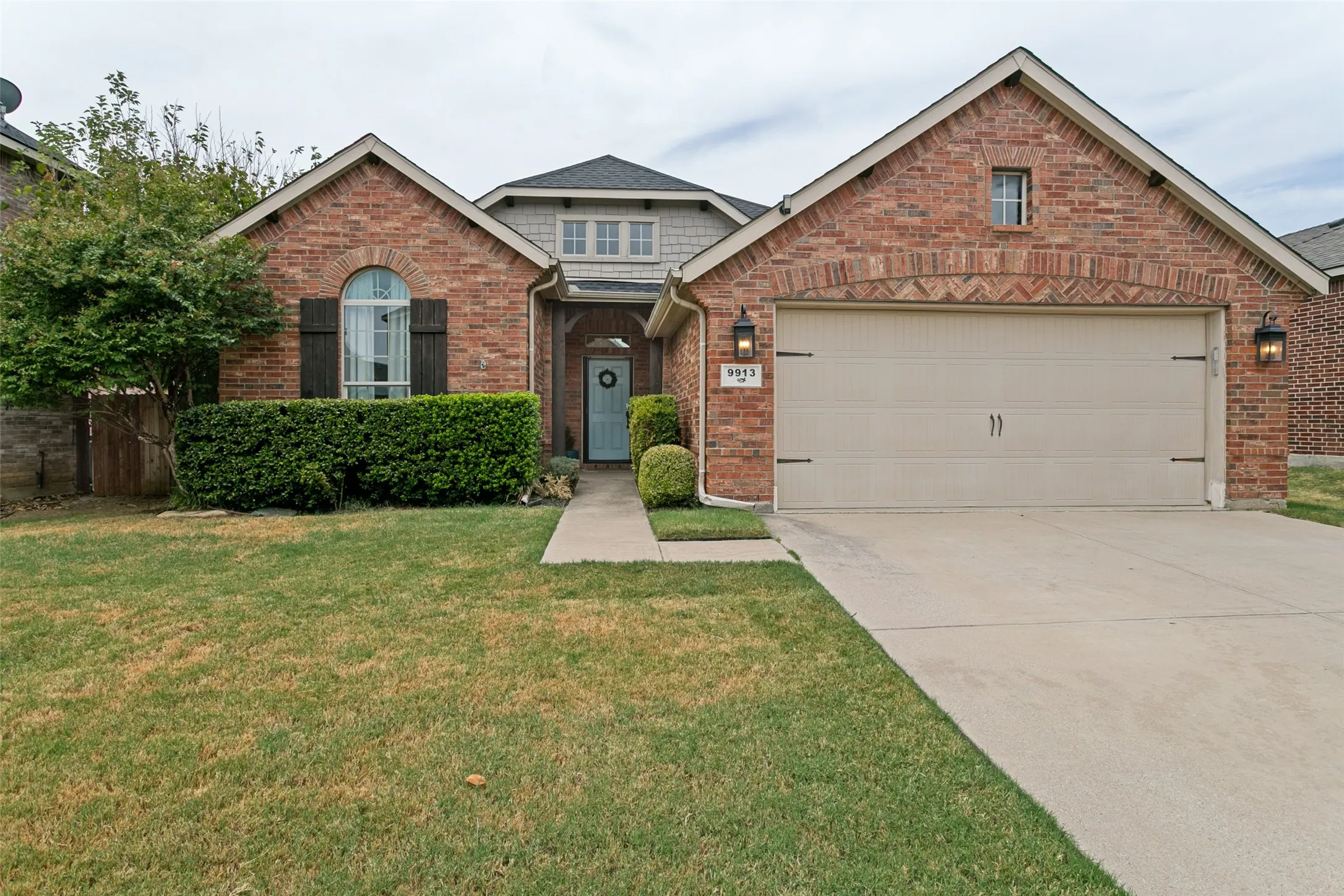 Single Family Residence For Sale in Tarrant County , 9913 Chrysalis Drive, Fort Worth, Texas 76131, 3 Bedroom, 2 Bathroom, 2 Garage spaces, 1,676 Sqft, built in 2012, mls#21368820, Real Estate Agent in Fort Worth, Homes For Sale in Tarrant county, Homes For Sale in Fort Worth, Realtor in Fort Worth Texas, Real Estate Brokerage Independent Realty Texas, Luminita Cordes Realtor