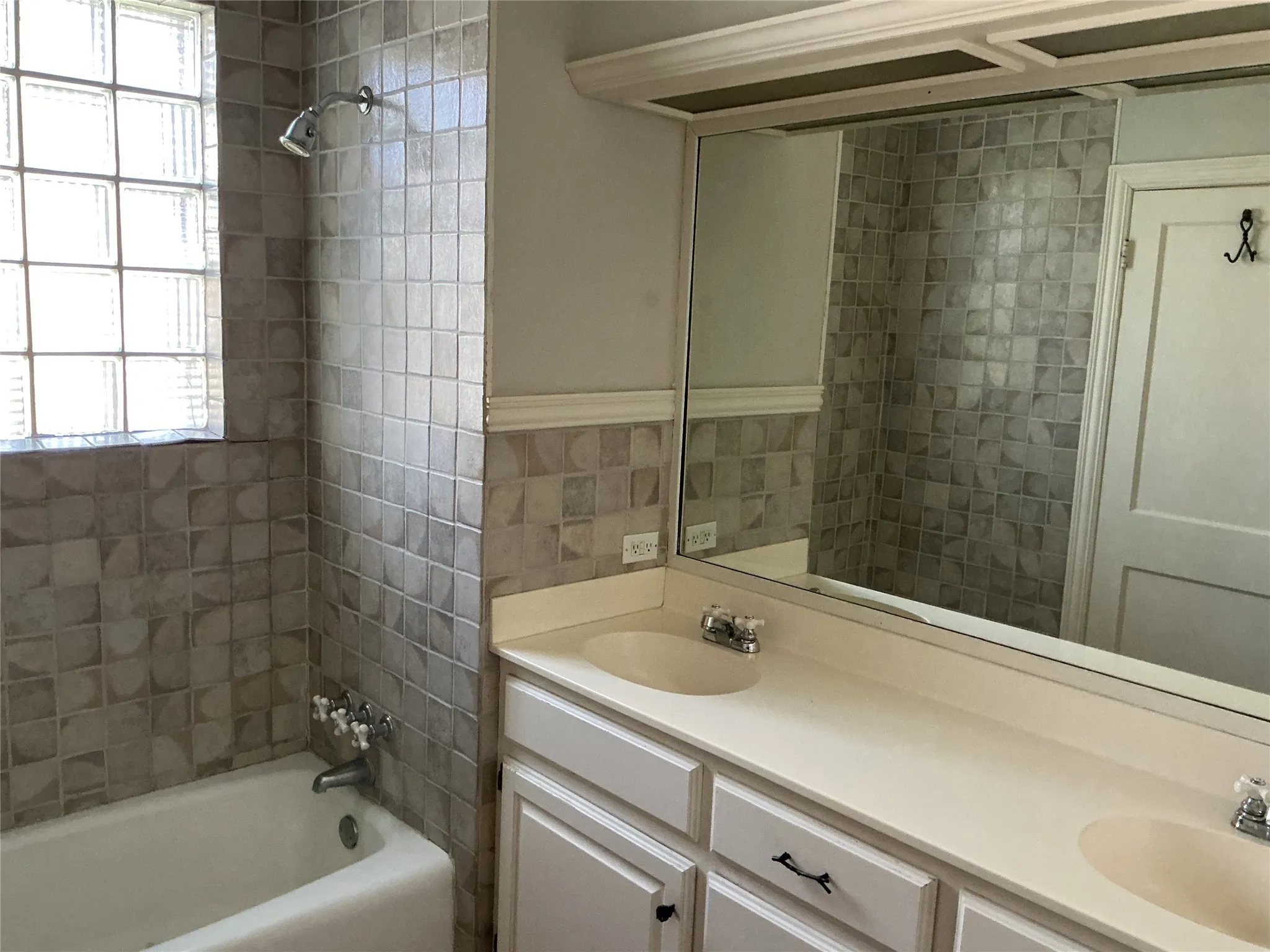 Primary ensuite Bath