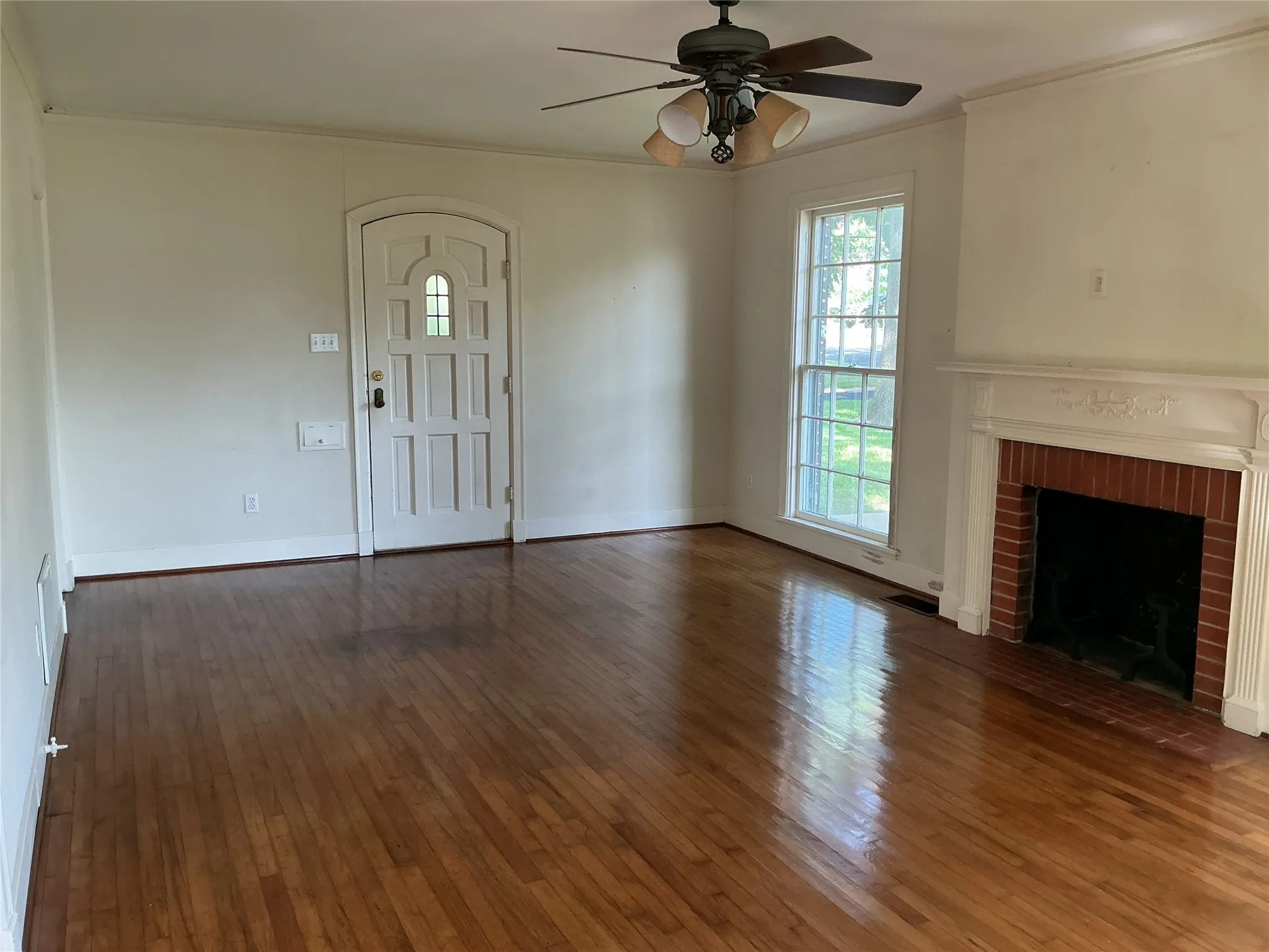 Single Family Residence For Sale in Navarro County , 1720 Sycamore Avenue, Corsicana, Texas 75110, 4 Bedroom, 3 Bathroom, 2 Garage spaces, 2,810 Sqft, built in 1940, mls#21368390, Real Estate Agent in Corsicana, Homes For Sale in Navarro county, Homes For Sale in Corsicana, Realtor in Corsicana Texas, Real Estate Brokerage Independent Realty Texas, Luminita Cordes Realtor